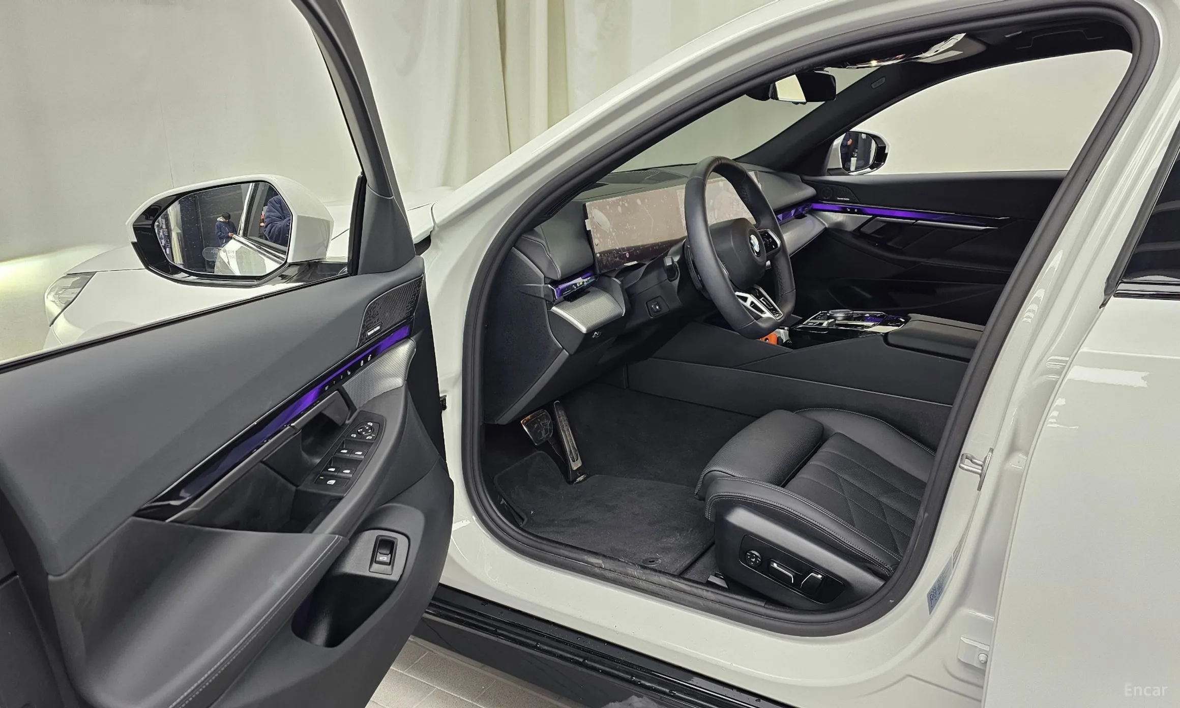 BMW 5 Series (G60) превью 10