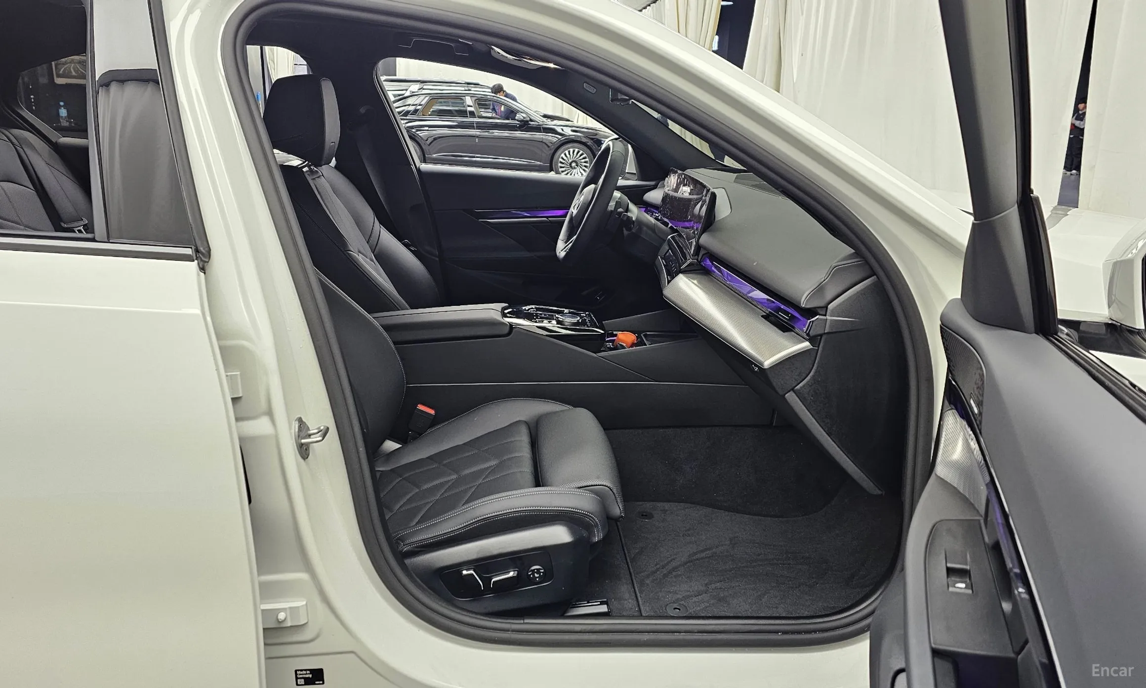 BMW 5 Series (G60) превью 11