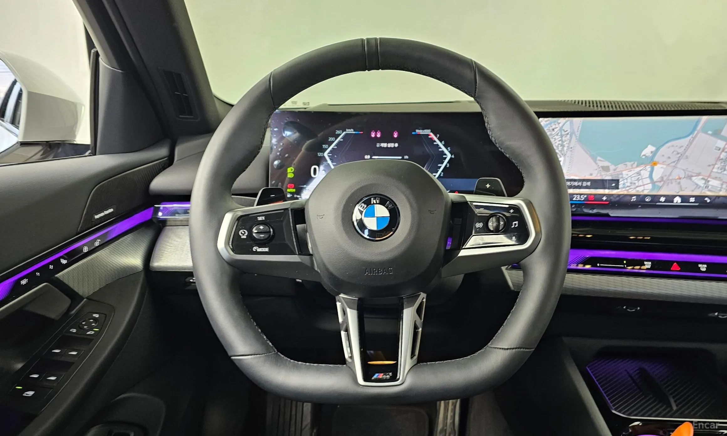 BMW 5 Series (G60) превью 13