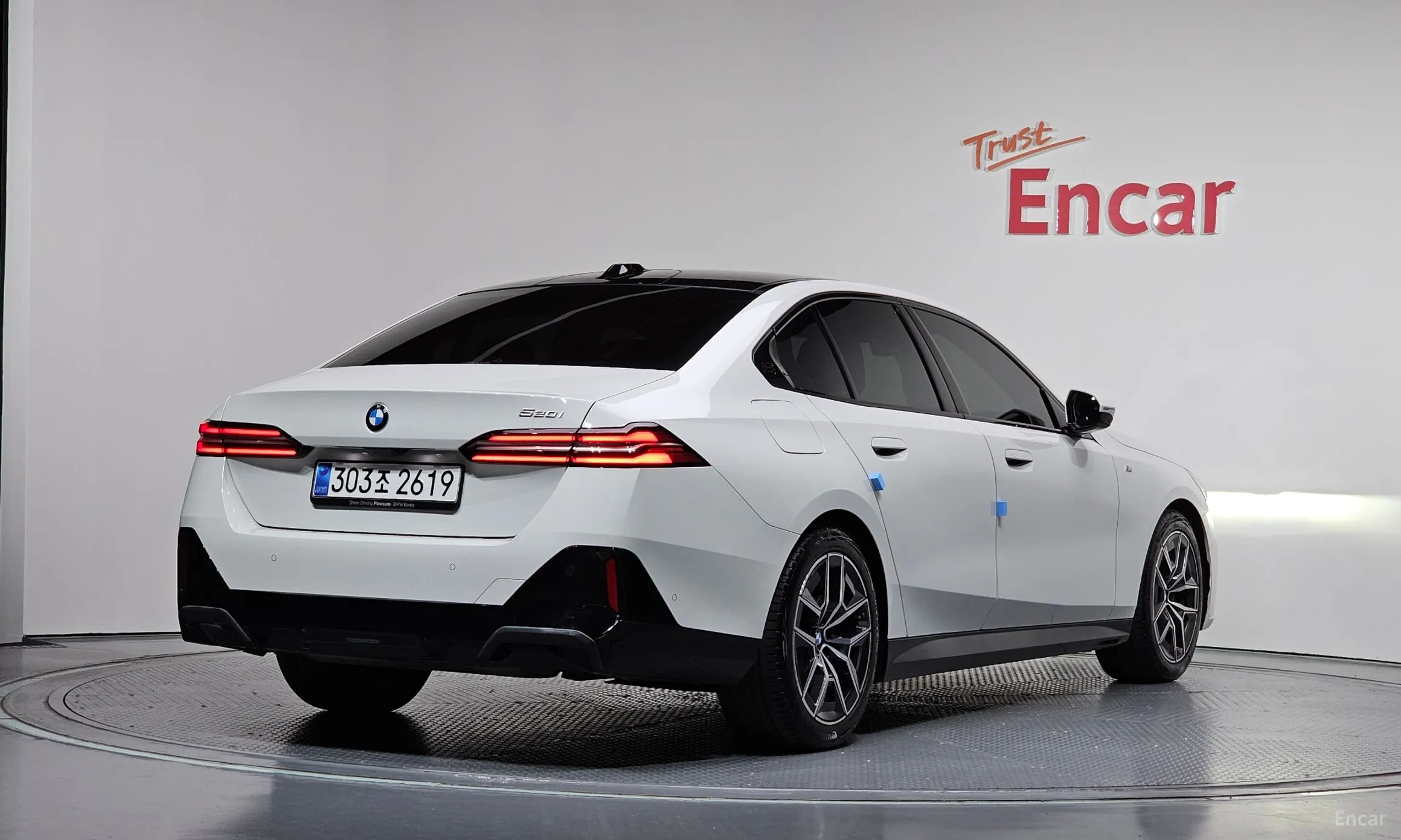 BMW 5 Series (G60) превью 2