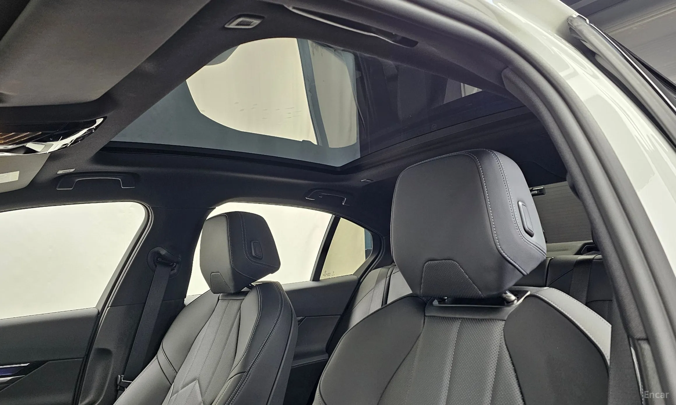 BMW 5 Series (G60) превью 19