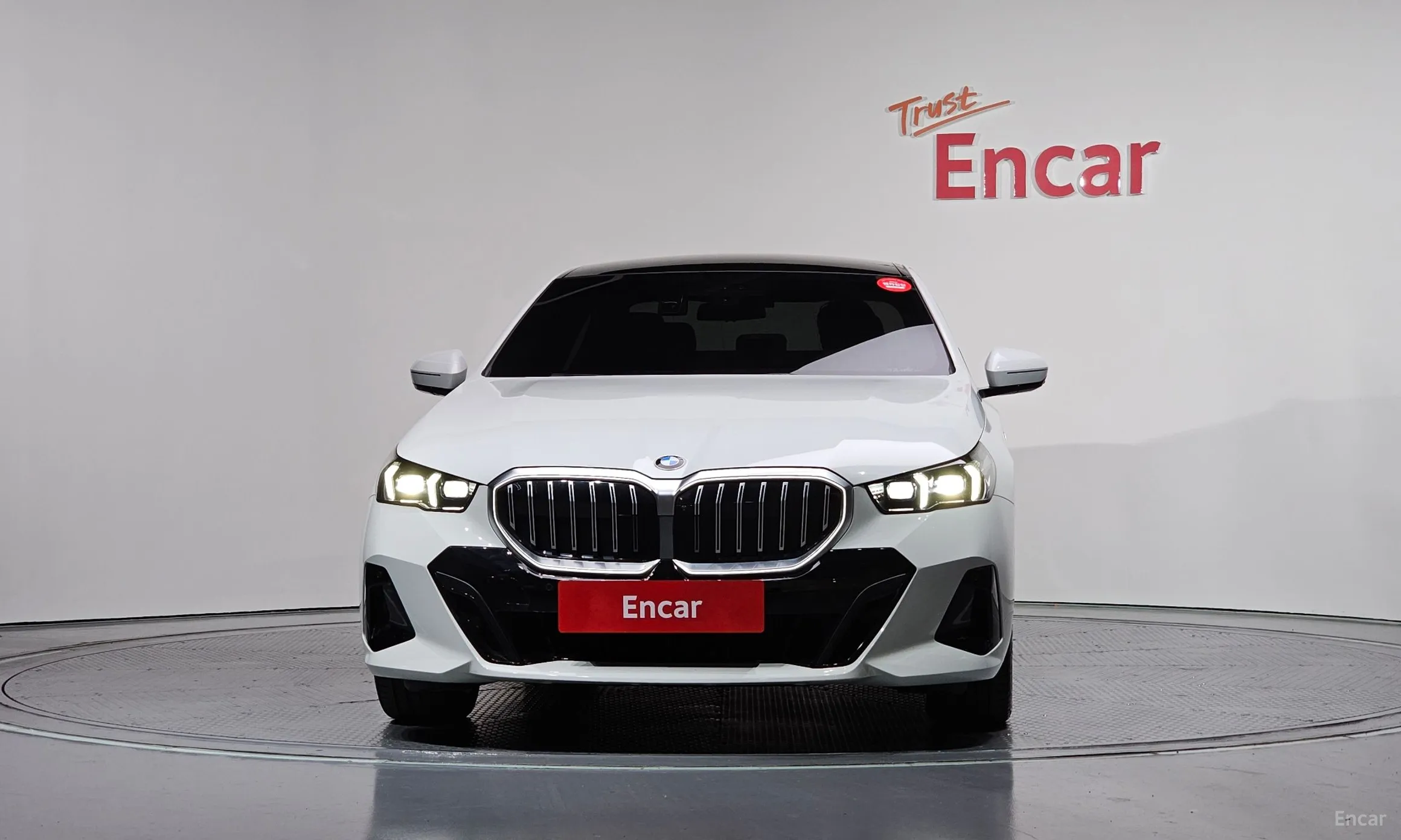 BMW 5 Series (G60) превью 3