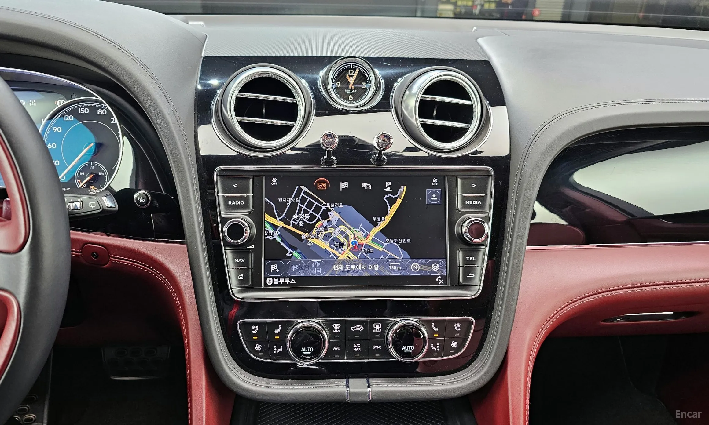 Bentley Bentayga превью 14