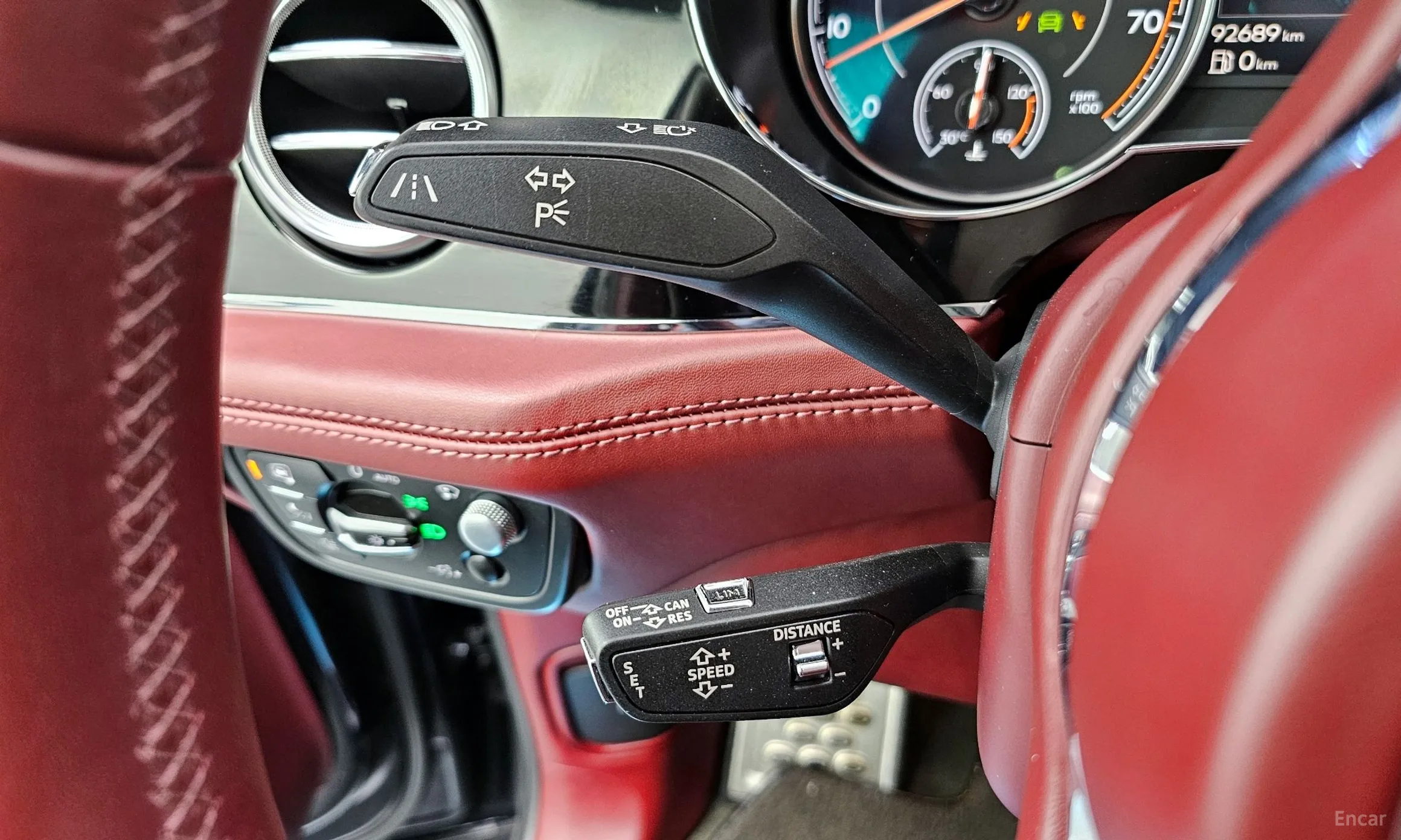 Bentley Bentayga превью 16