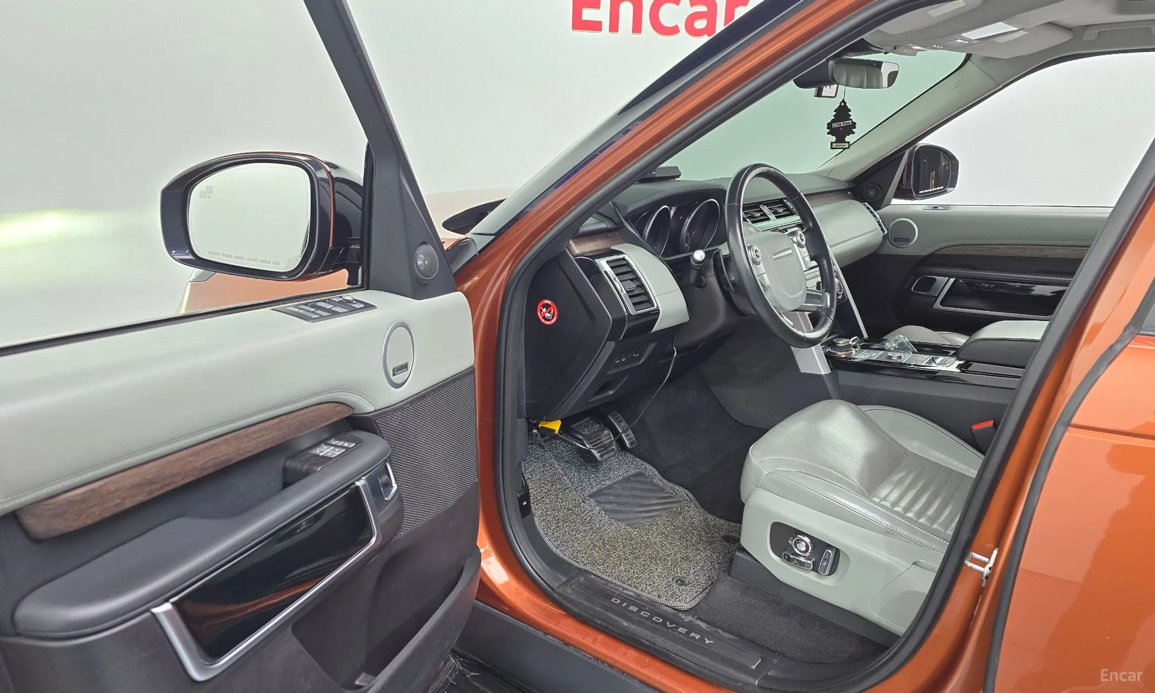 Land Rover Discovery 5 превью 10