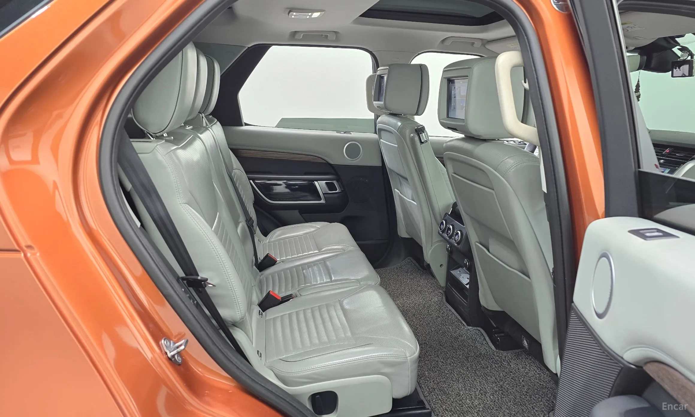 Land Rover Discovery 5 превью 12