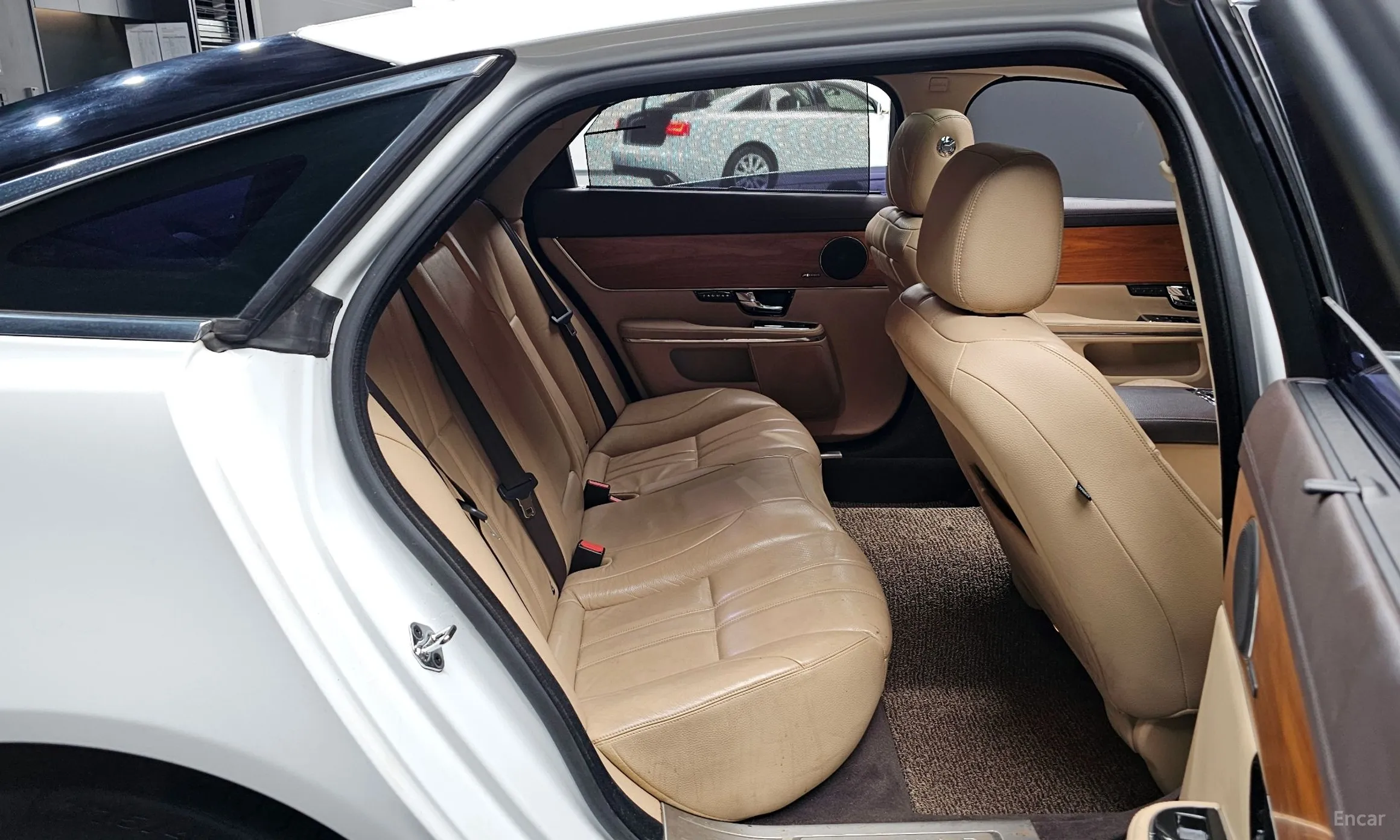 Jaguar All New XJ превью 11
