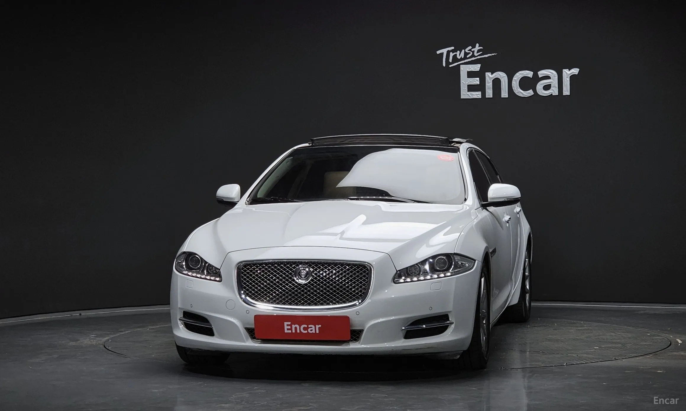 Jaguar All New XJ превью 3