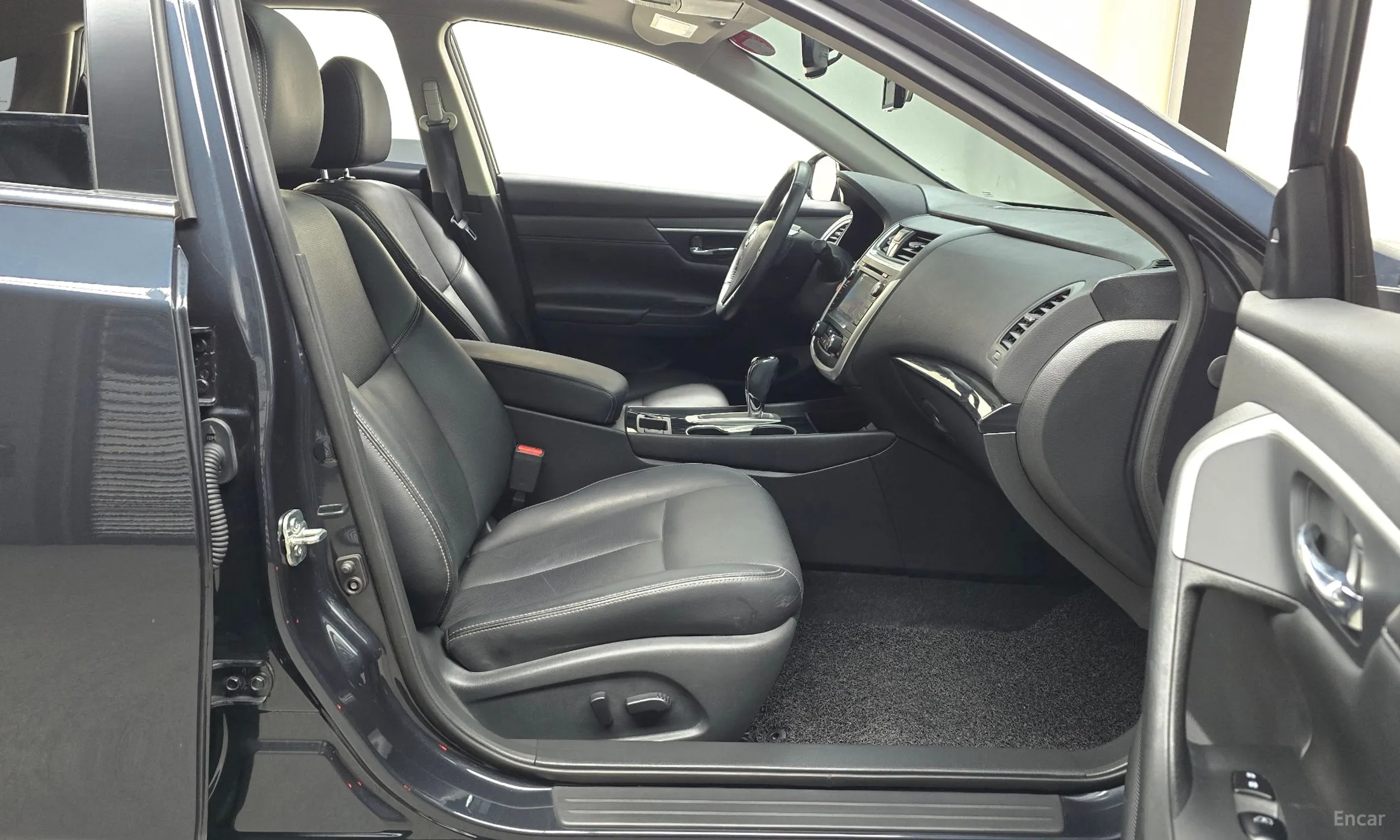 Nissan Altima превью 10