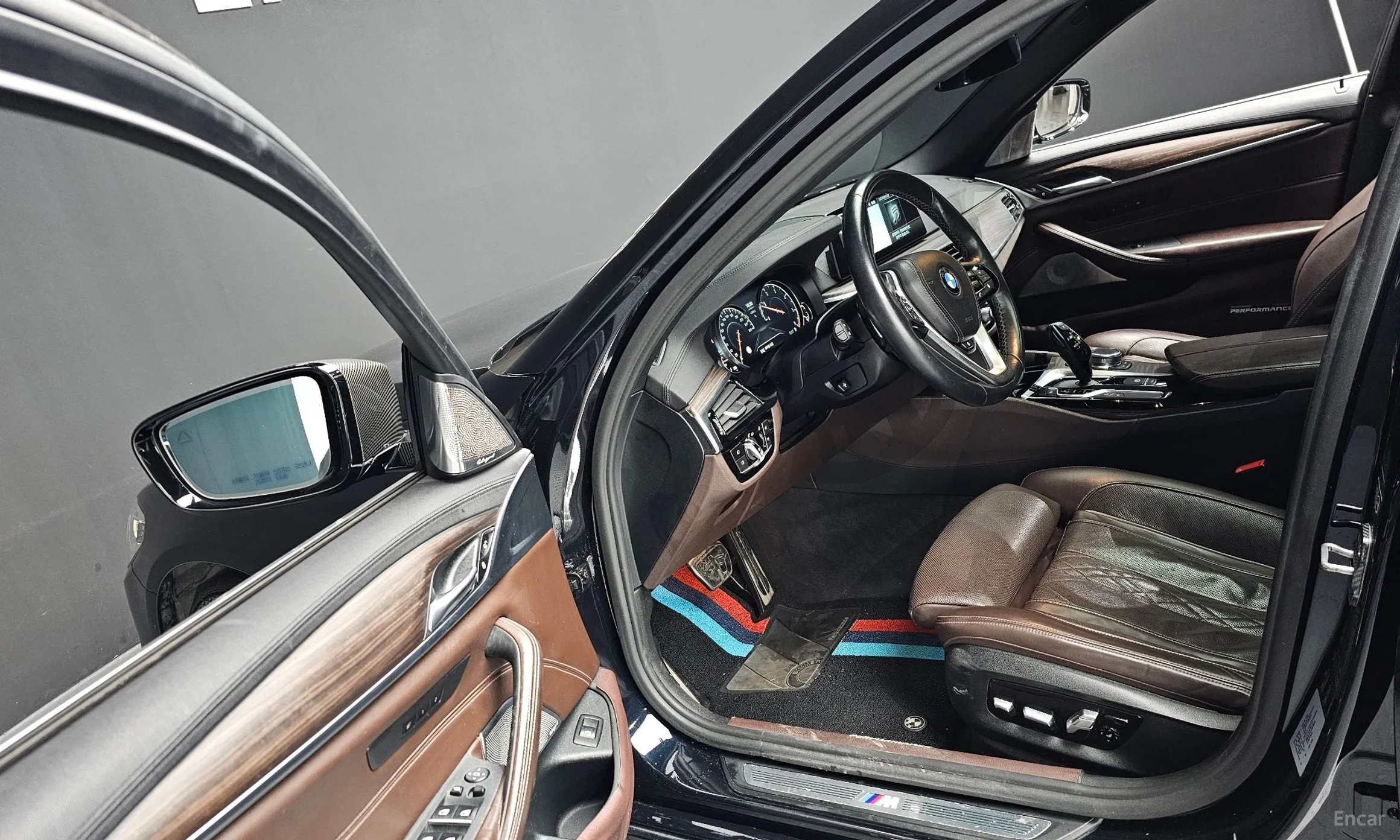 BMW 5 Series (G30) превью 10