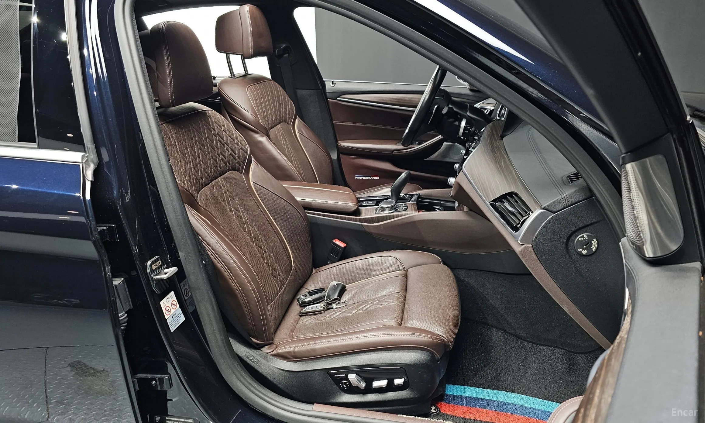BMW 5 Series (G30) превью 12