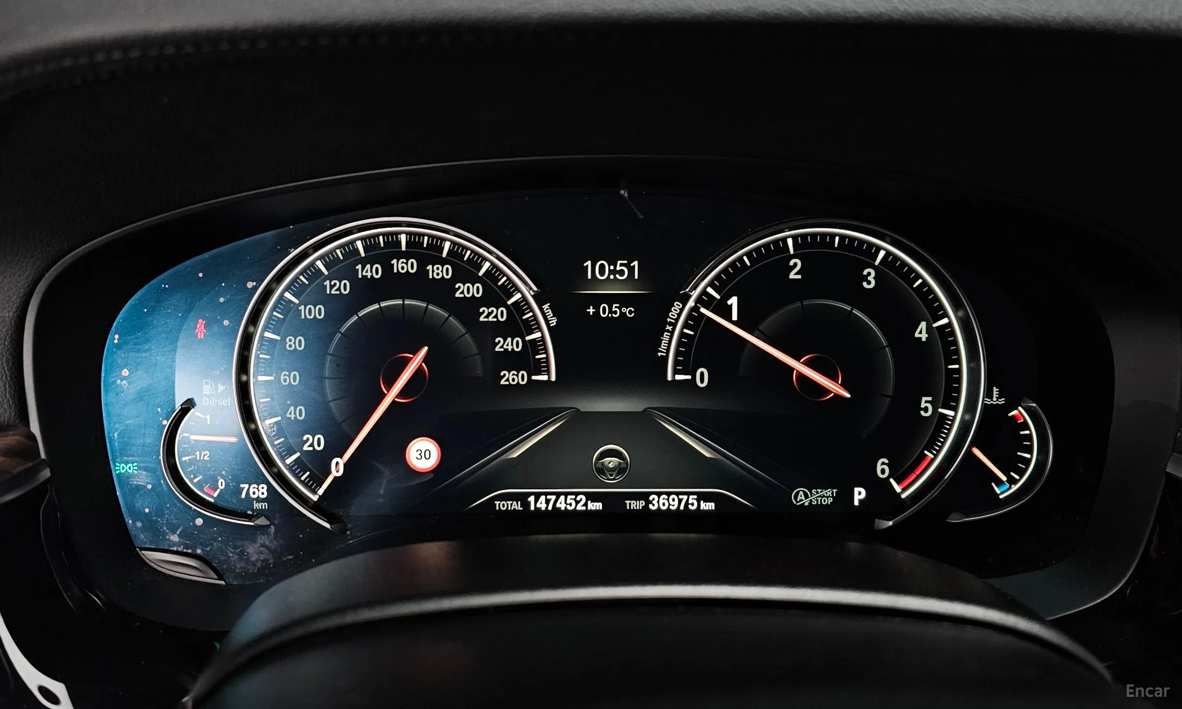 BMW 5 Series (G30) превью 8