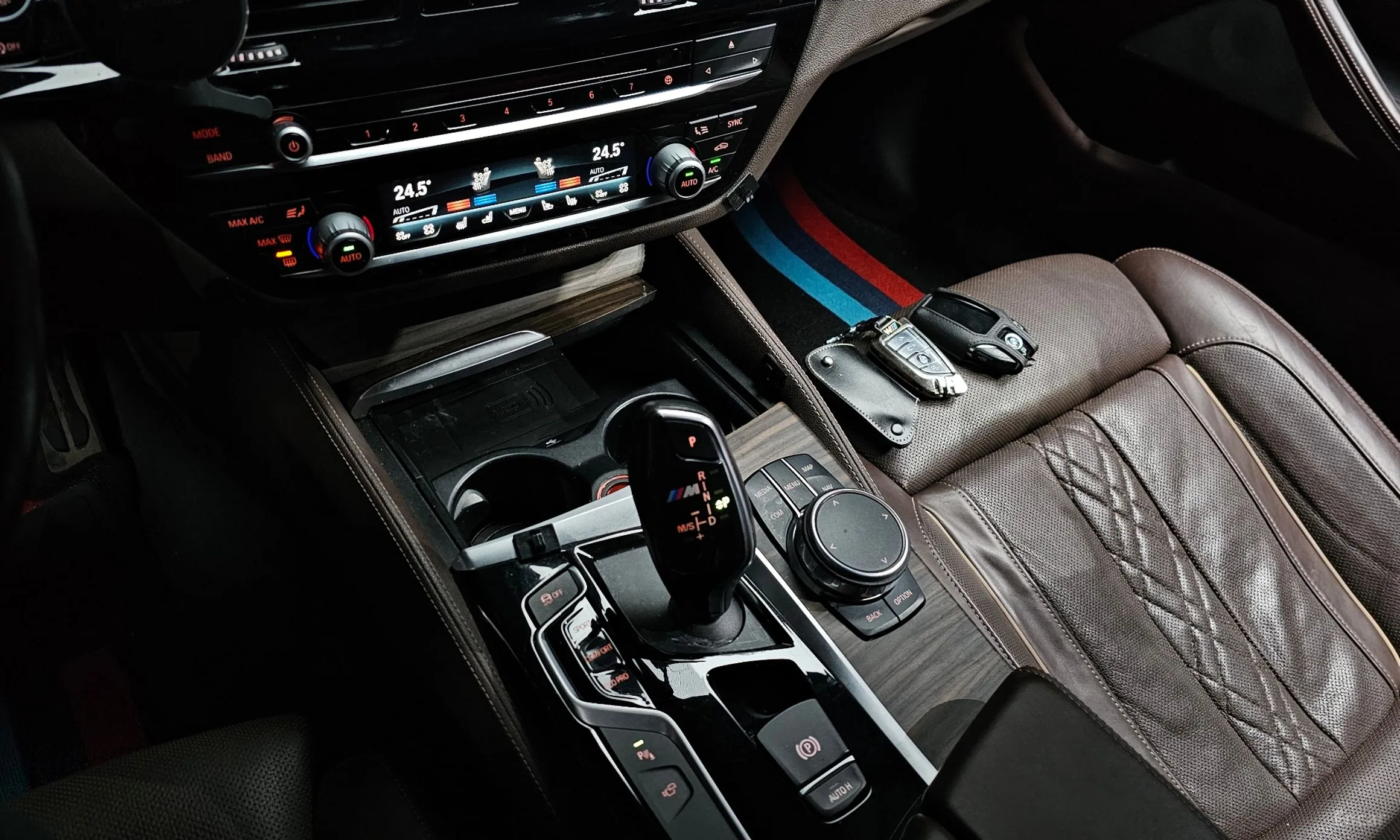 BMW 5 Series (G30) превью 9