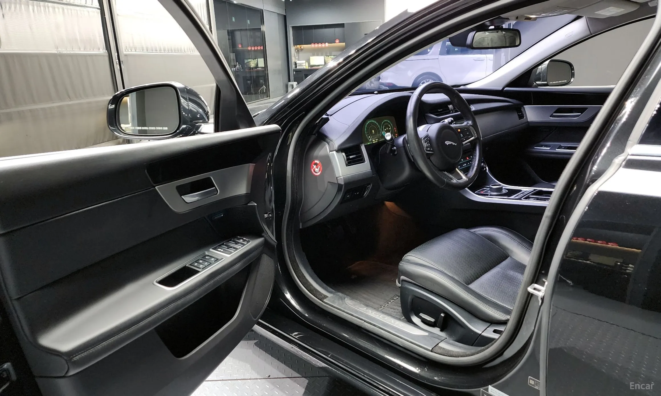 Jaguar XF (x260) превью 10