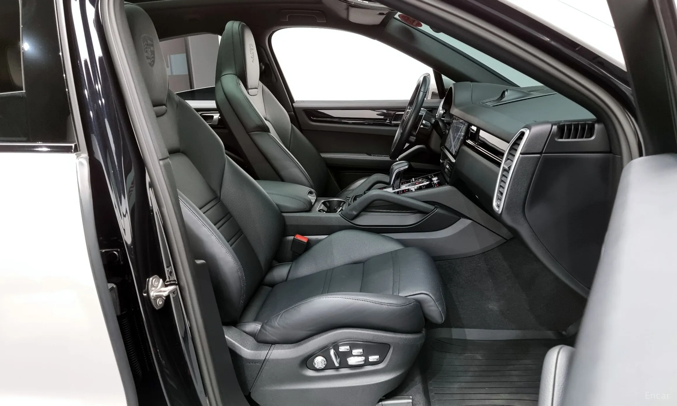 Porsche Cayenne (PO536) превью 11