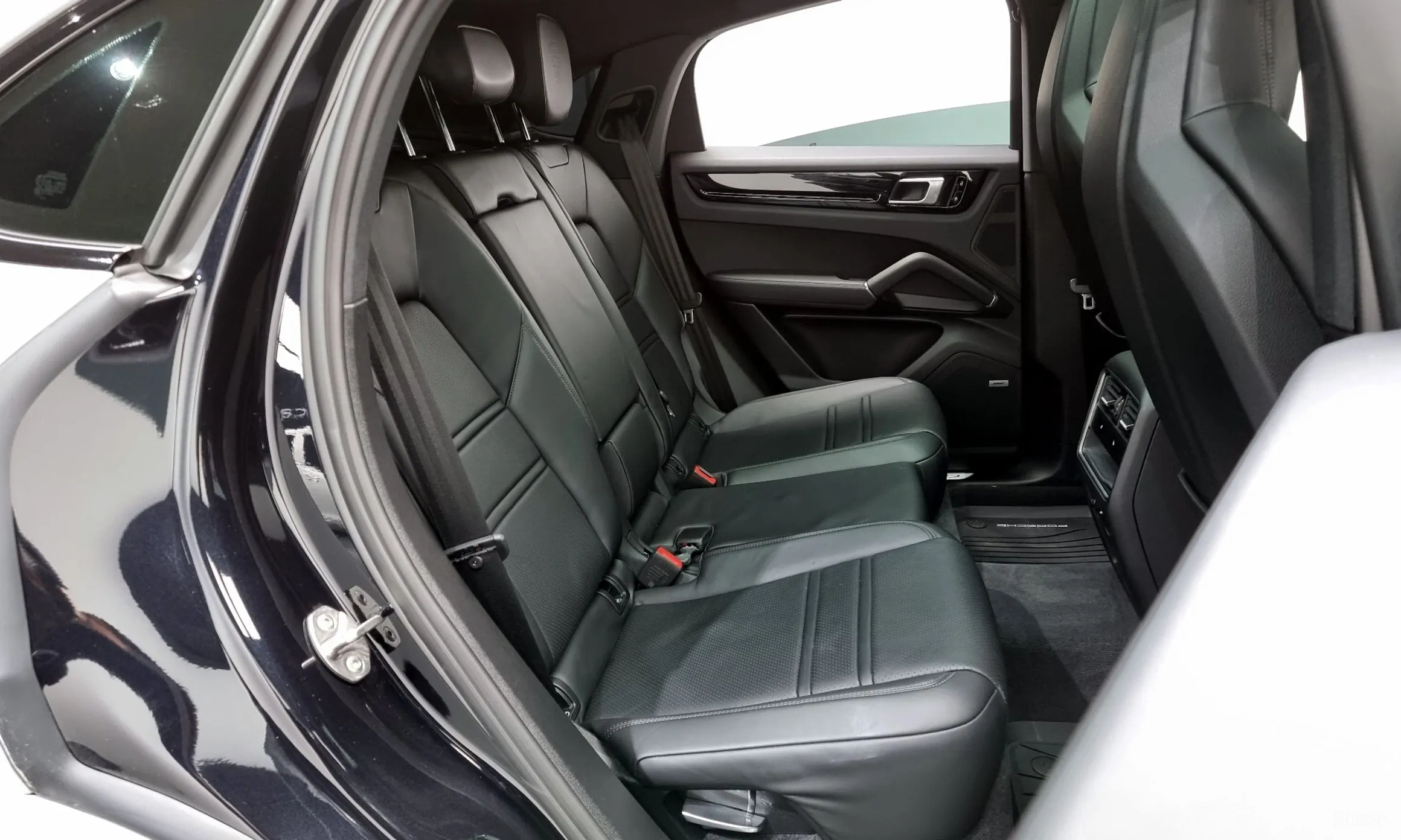 Porsche Cayenne (PO536) превью 12