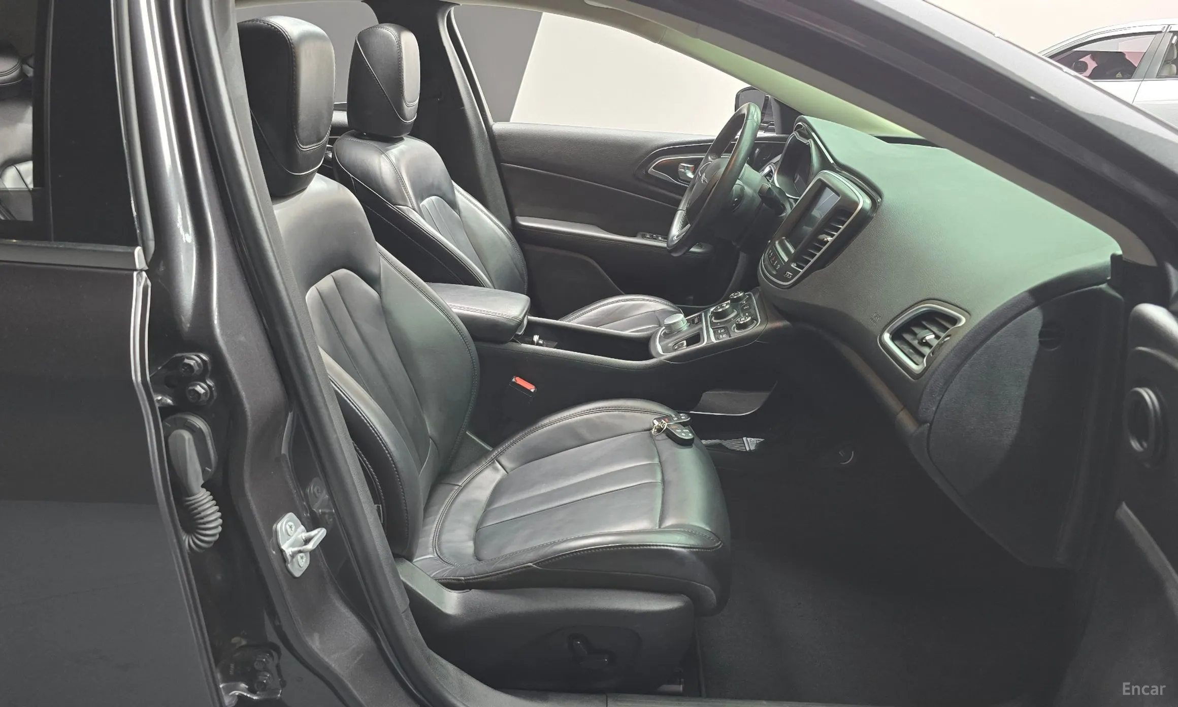 Chrysler 200 Second generation превью 10