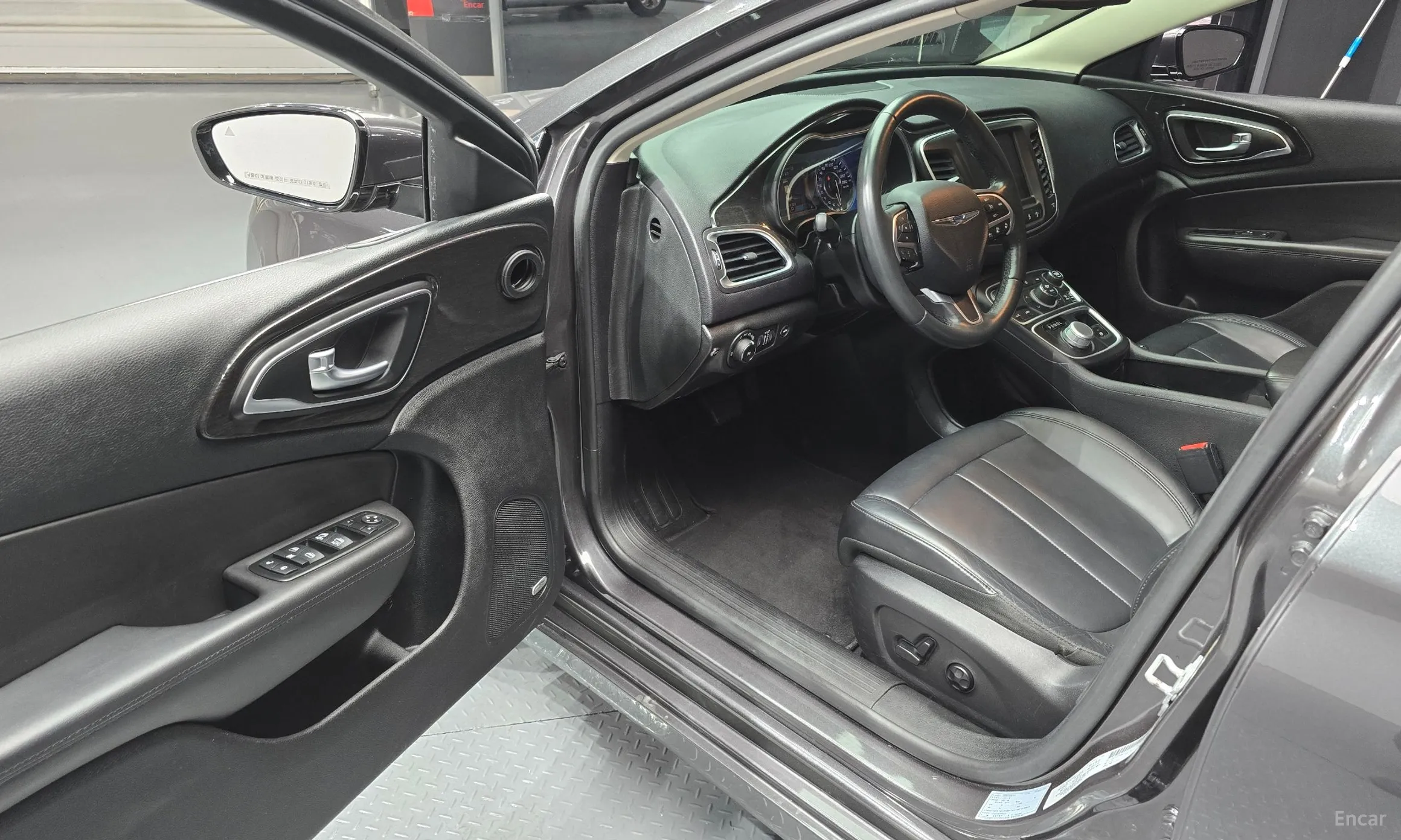 Chrysler 200 Second generation превью 11