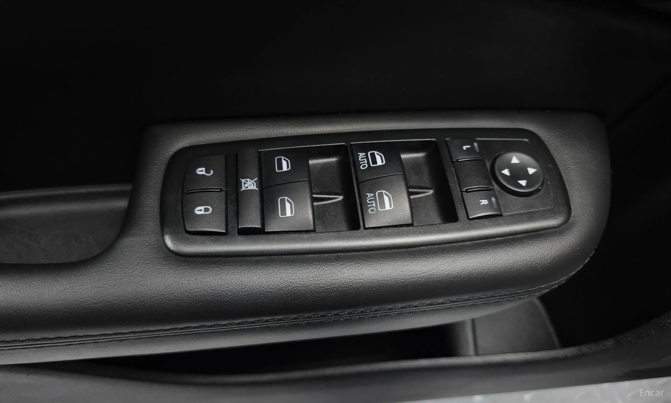 Chrysler 200 Second generation превью 17