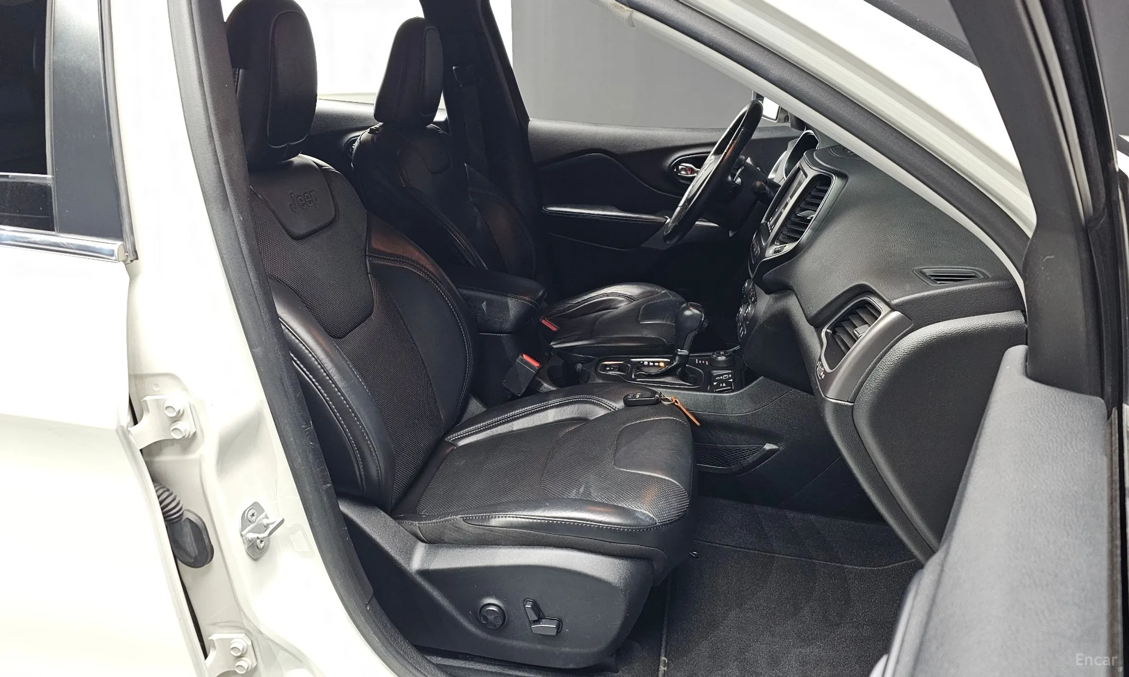 Jeep Cherokee (KL) превью 12