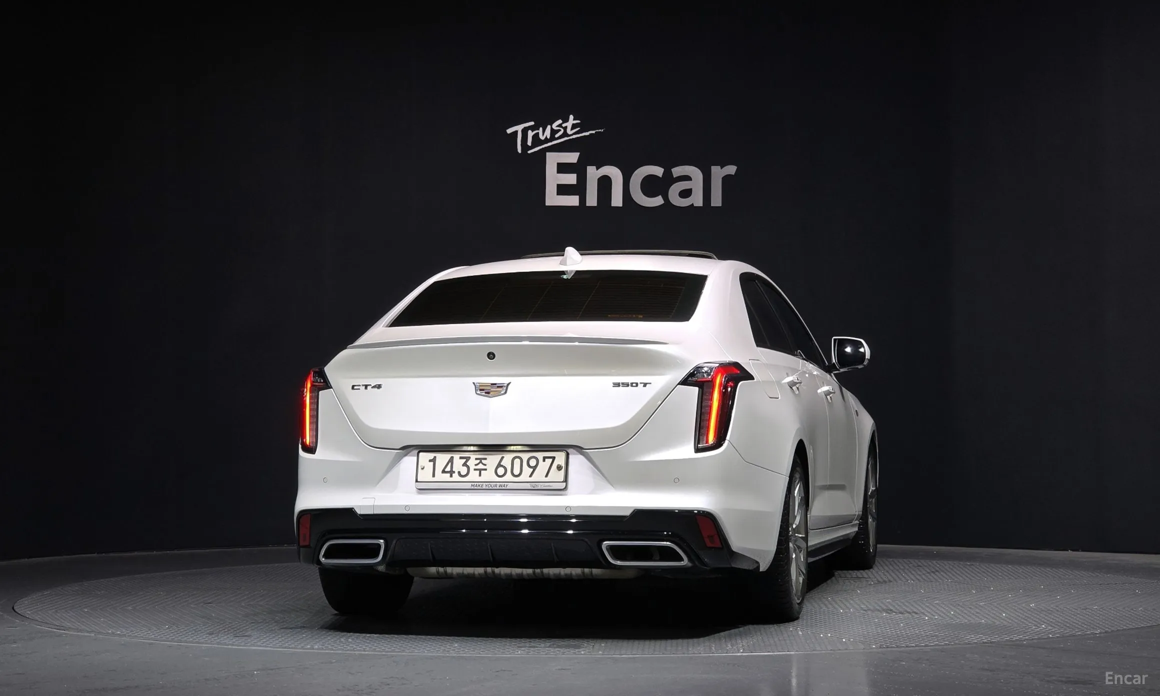 Cadillac CT4 превью 4