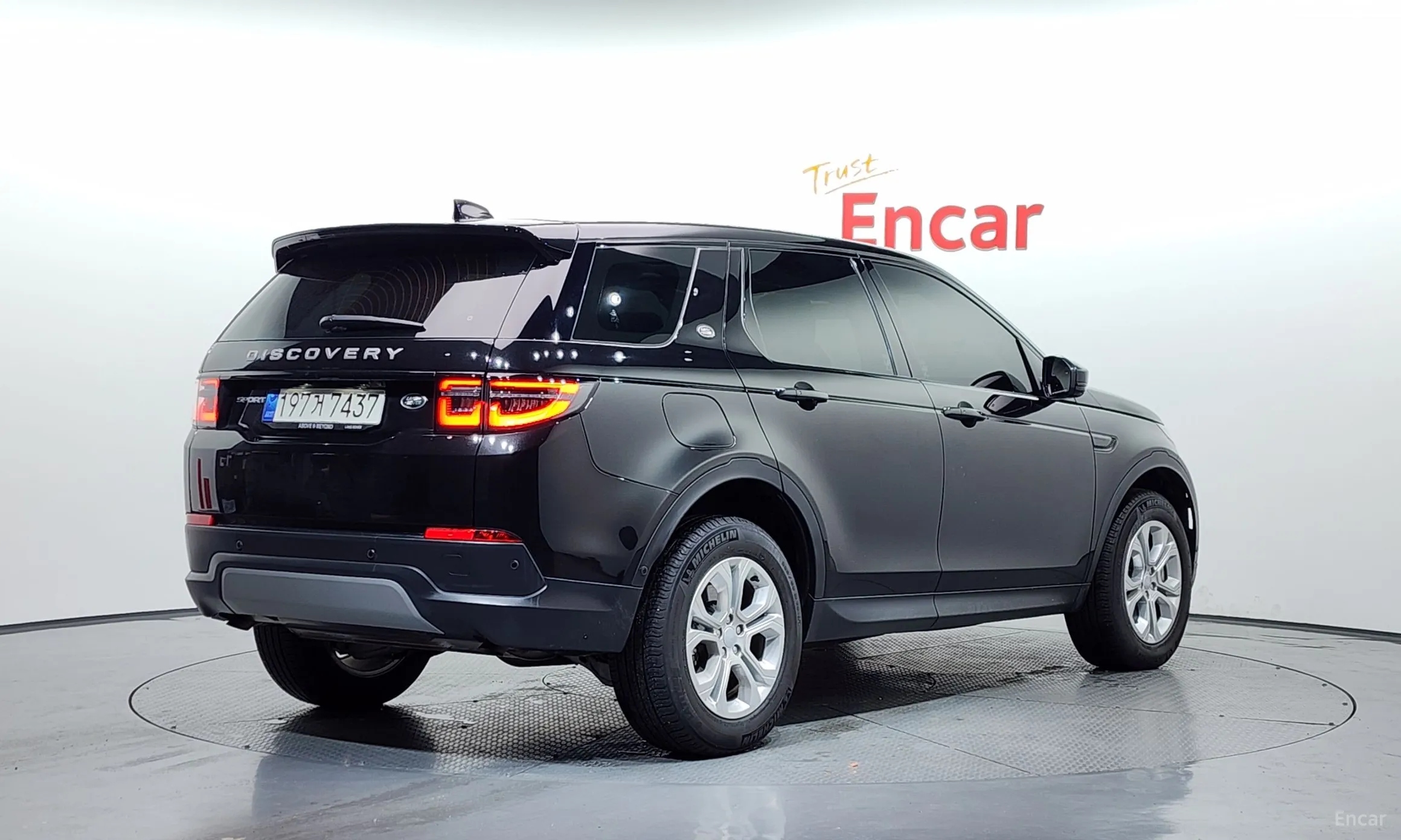 Land Rover Discovery Sports превью 2
