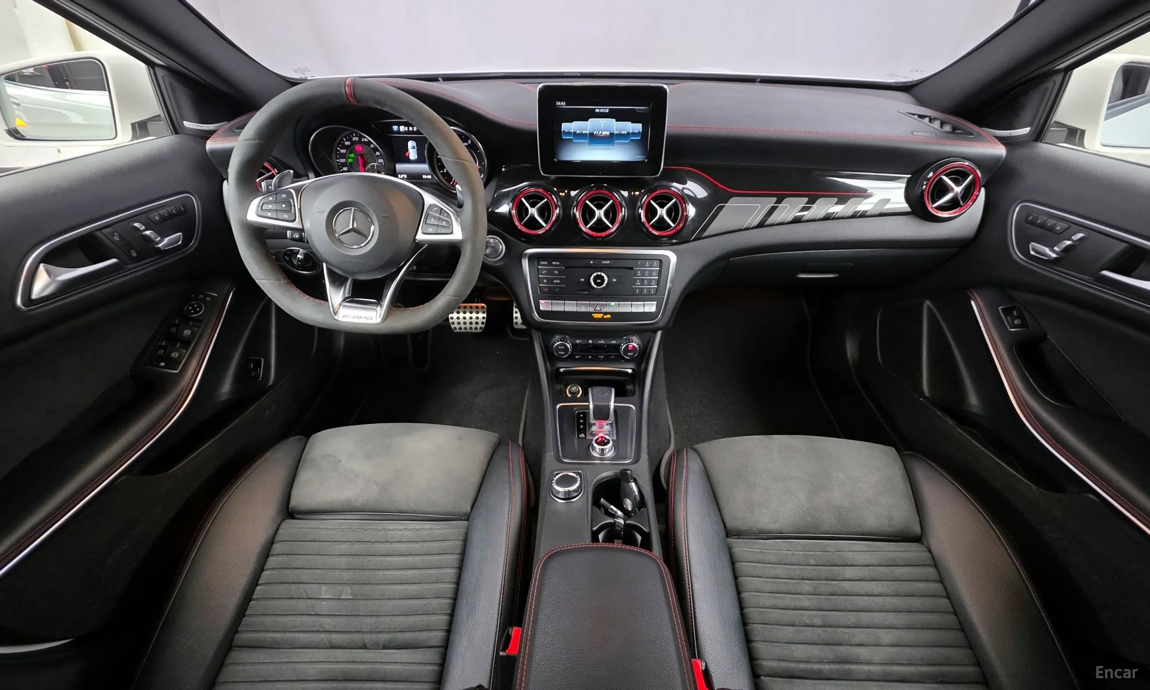 Mercedes Benz GLA-Class X156 превью 7