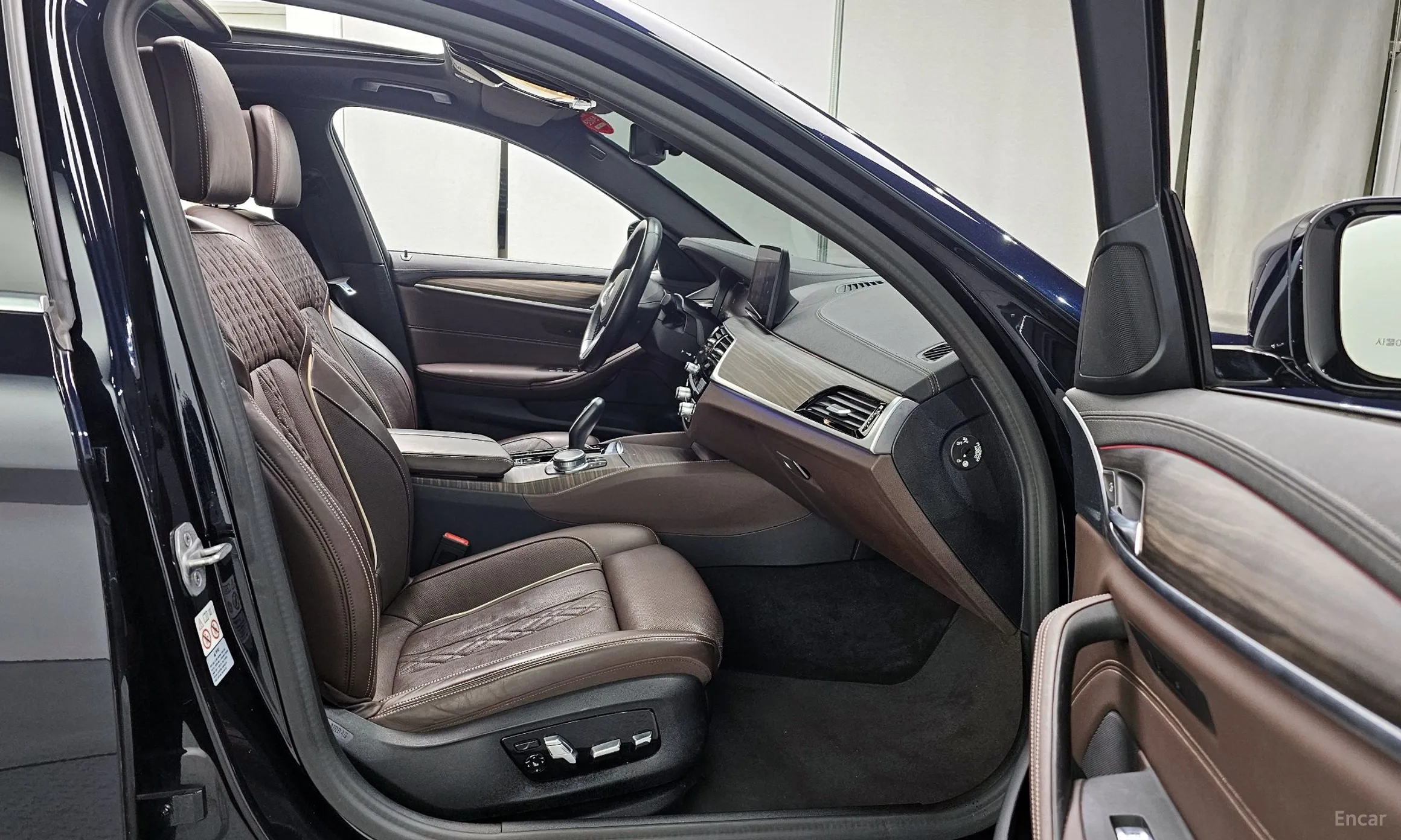 BMW 5 Series (G30) превью 10