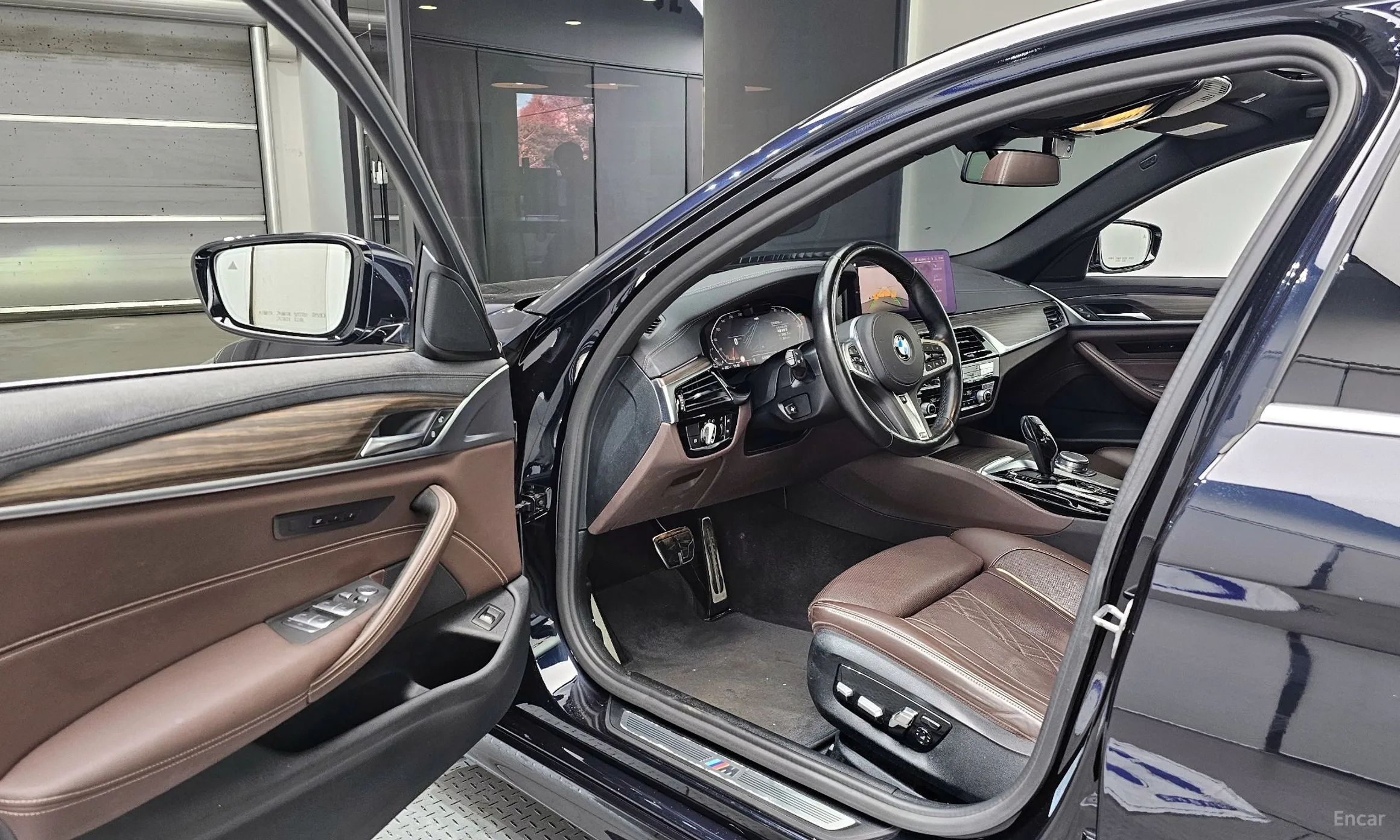 BMW 5 Series (G30) превью 11
