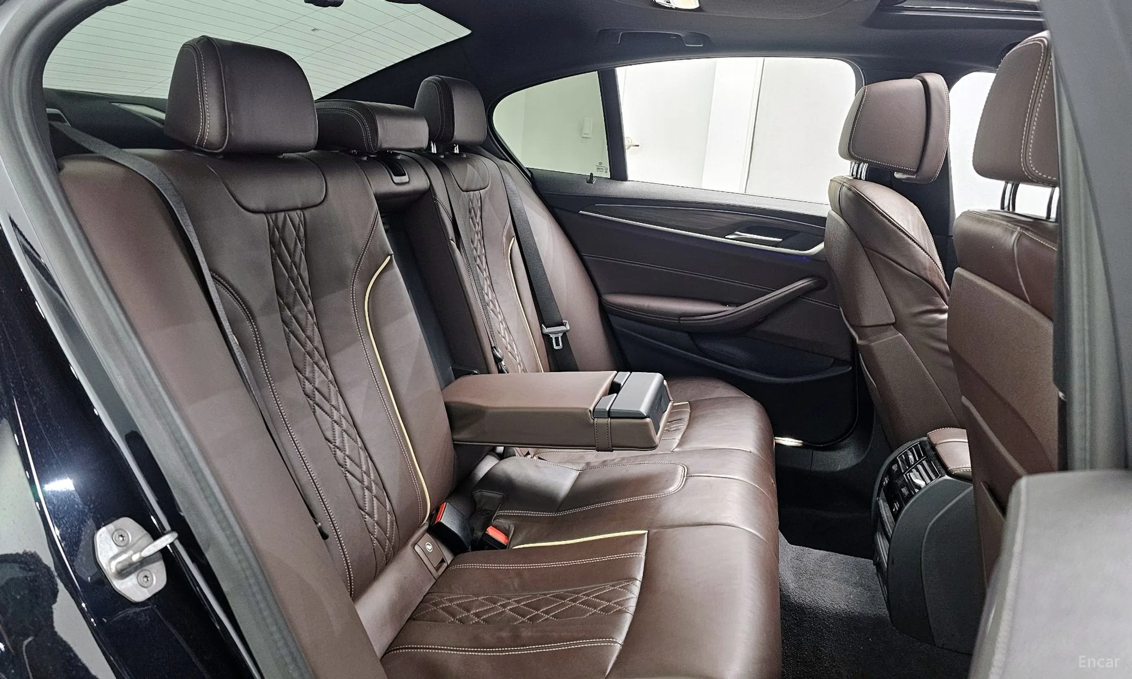 BMW 5 Series (G30) превью 12