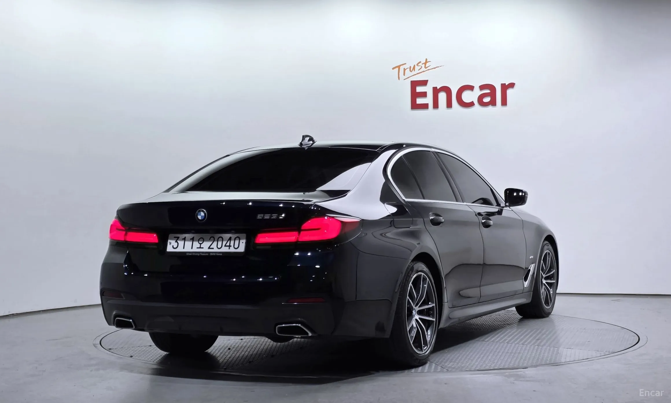 BMW 5 Series (G30) превью 2