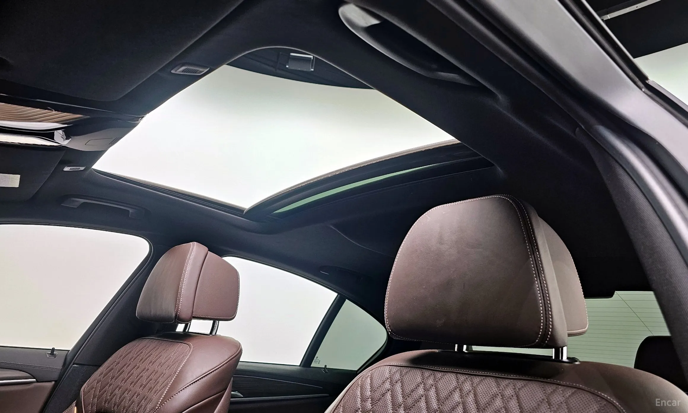 BMW 5 Series (G30) превью 19