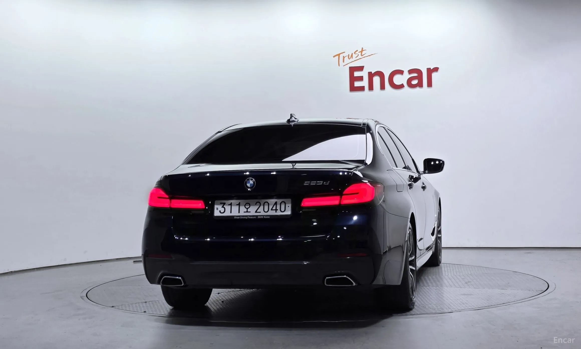 BMW 5 Series (G30) превью 4
