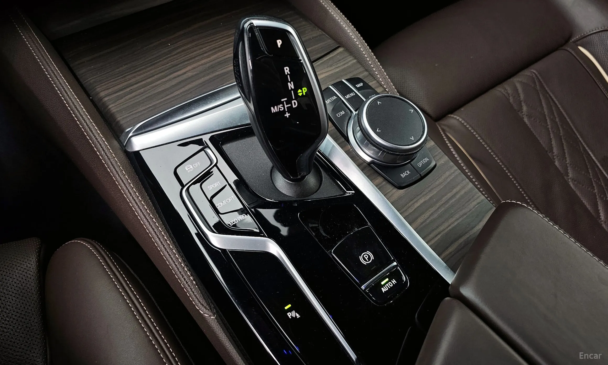 BMW 5 Series (G30) превью 9