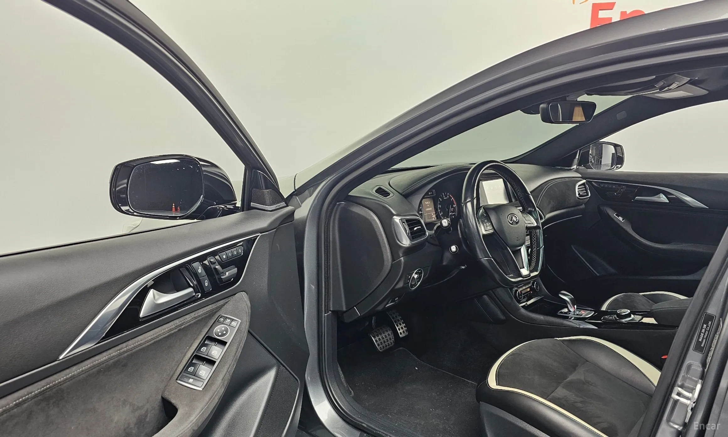 Infiniti Q30 превью 10