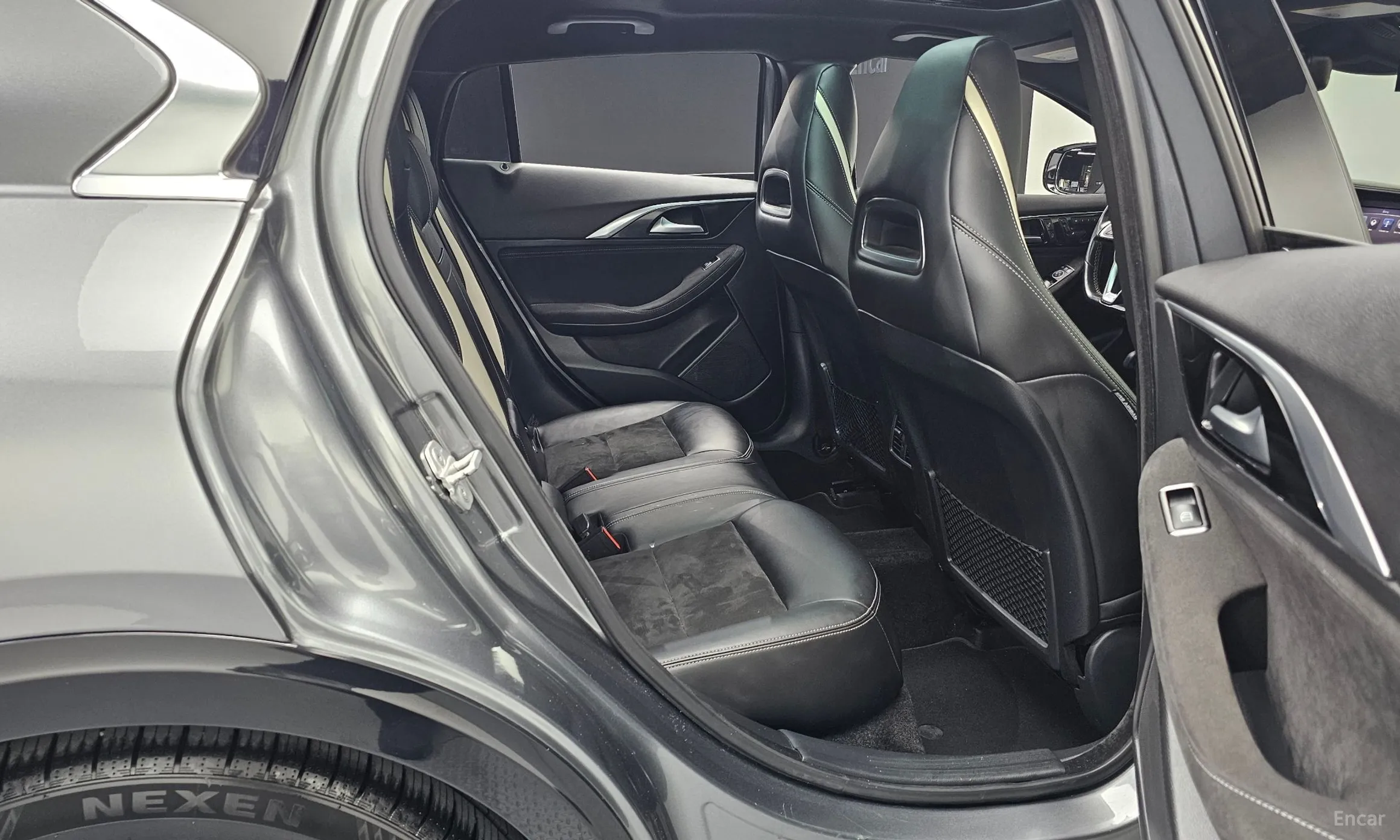 Infiniti Q30 превью 12
