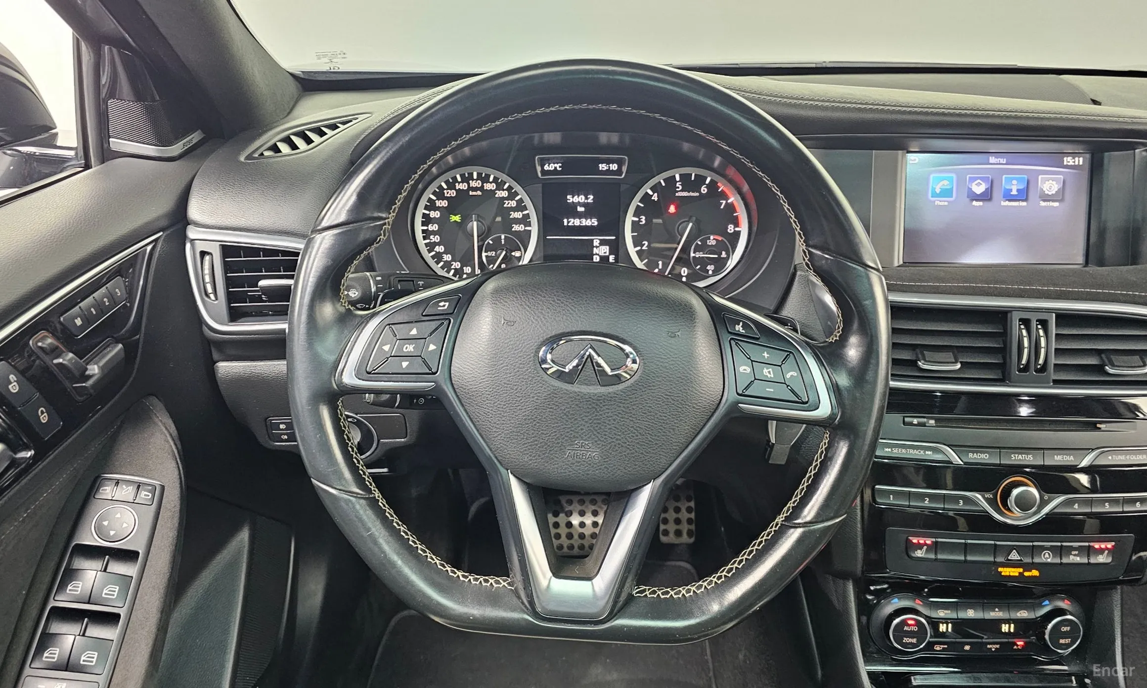 Infiniti Q30 превью 13