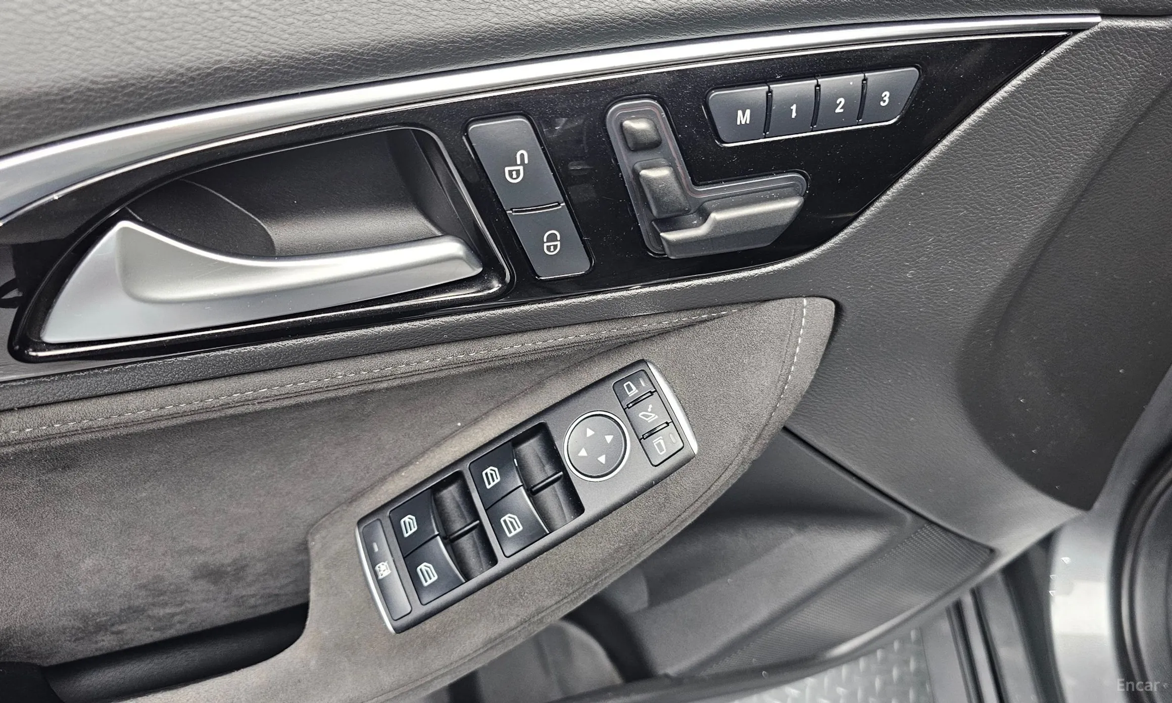 Infiniti Q30 превью 15