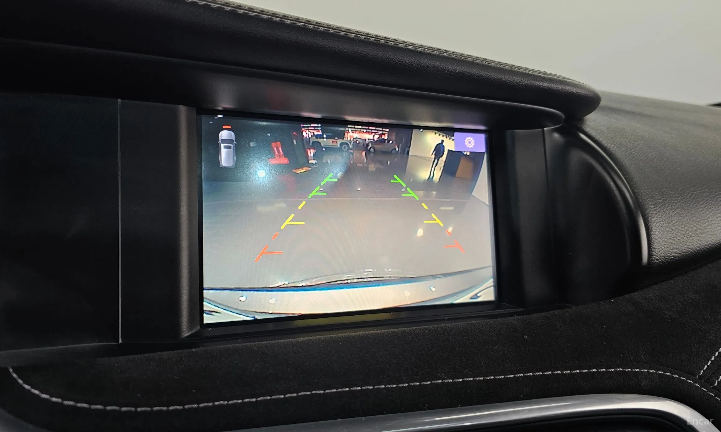 Infiniti Q30 превью 17