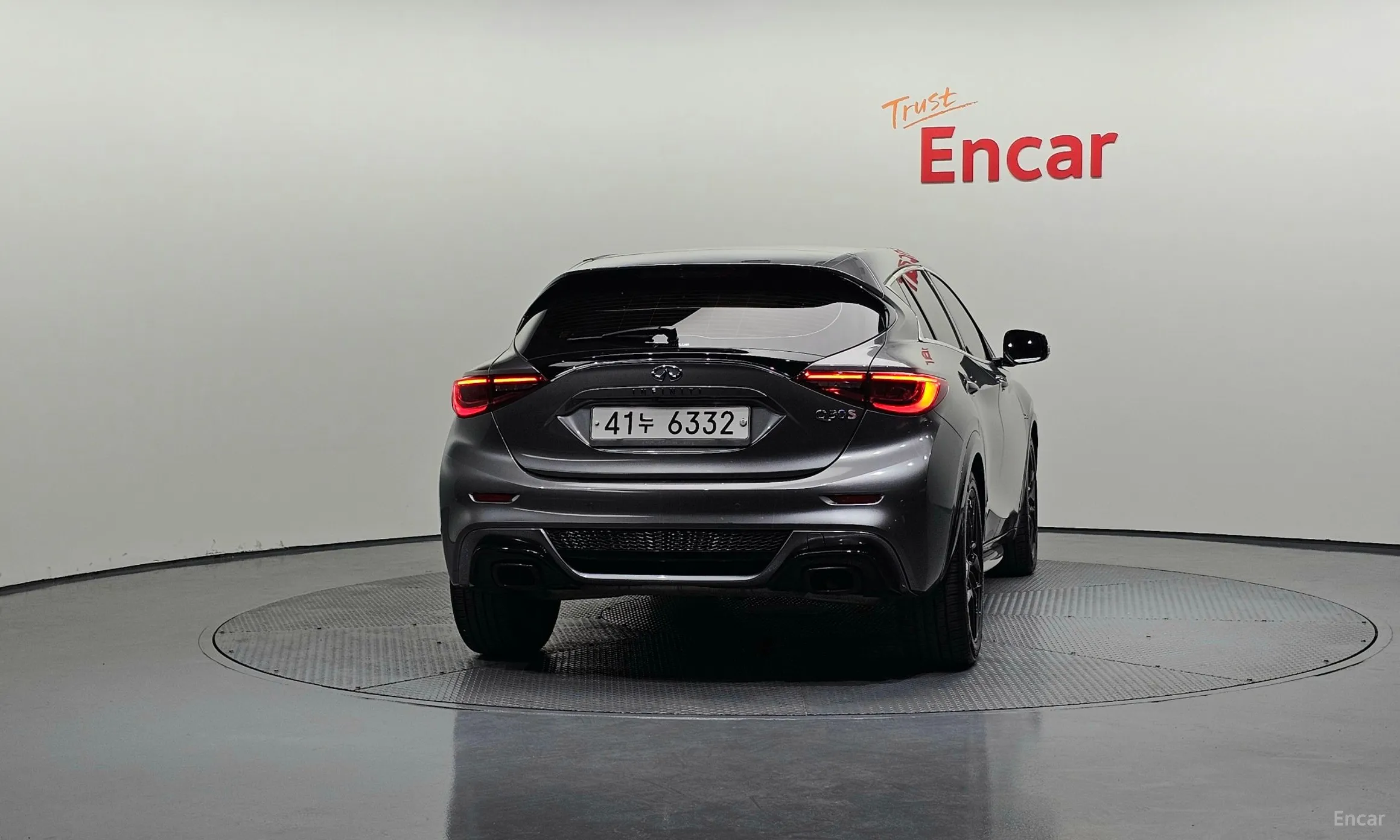 Infiniti Q30 превью 4