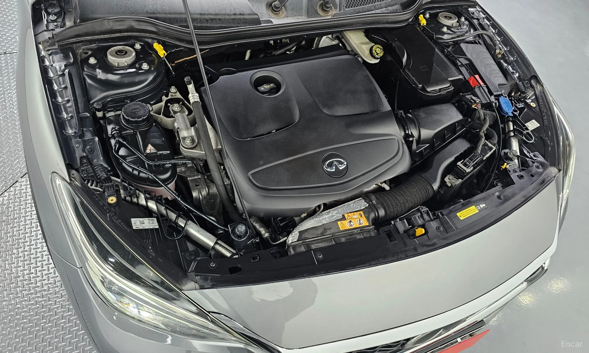 Infiniti Q30 превью 6