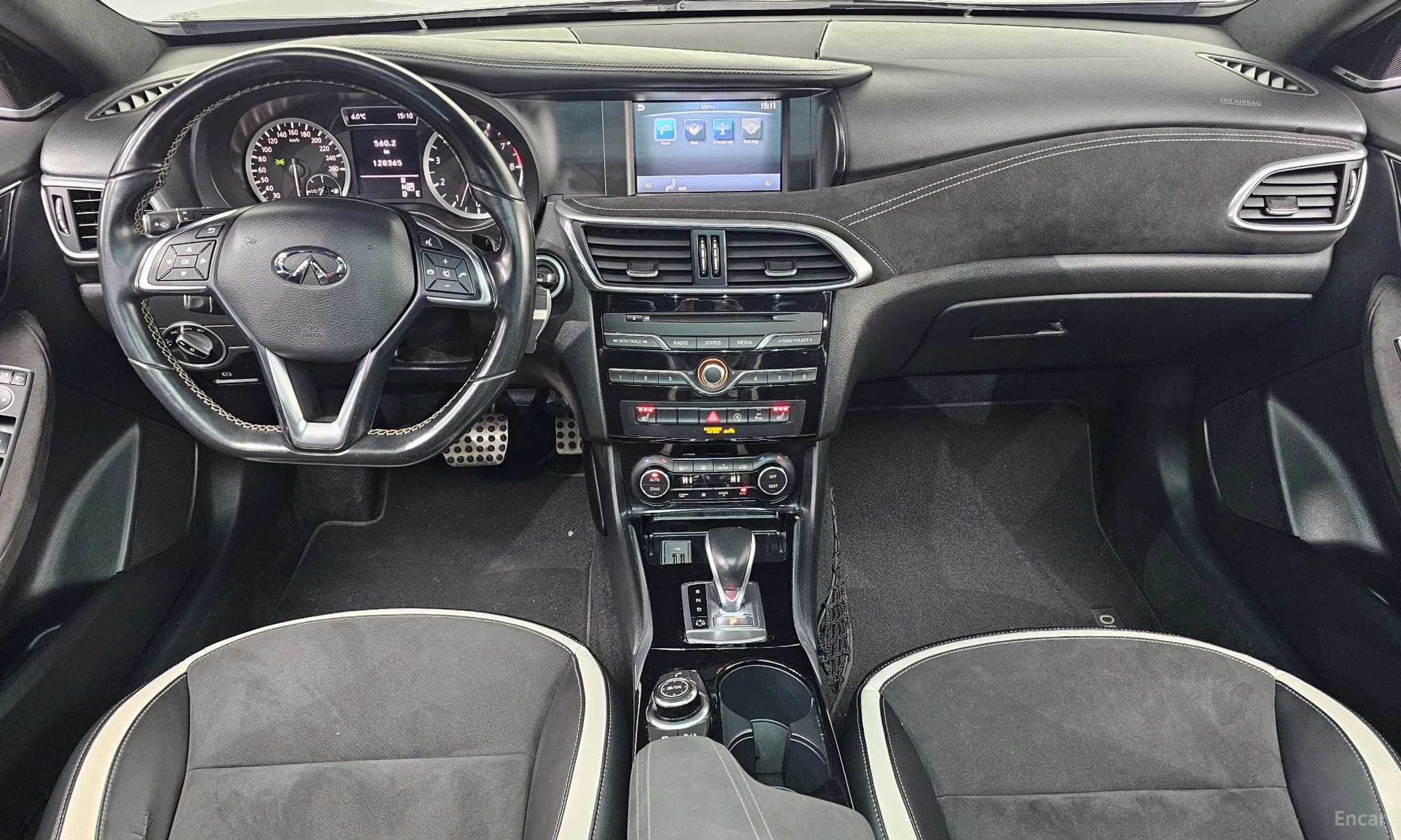Infiniti Q30 превью 7