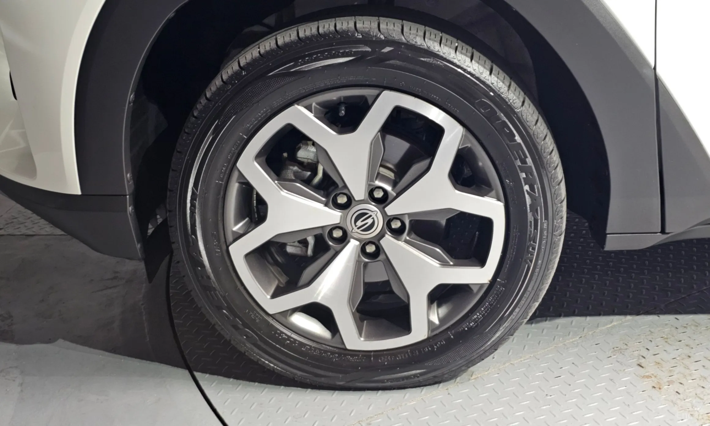 KG Mobility (SsangYong) Torres превью 5