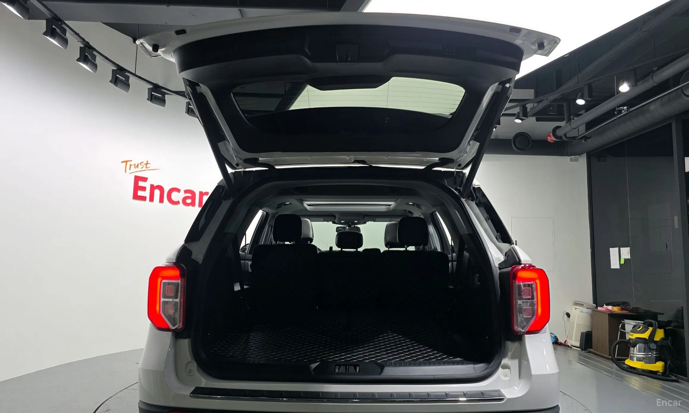 Ford Explorer 6th Generation превью 19