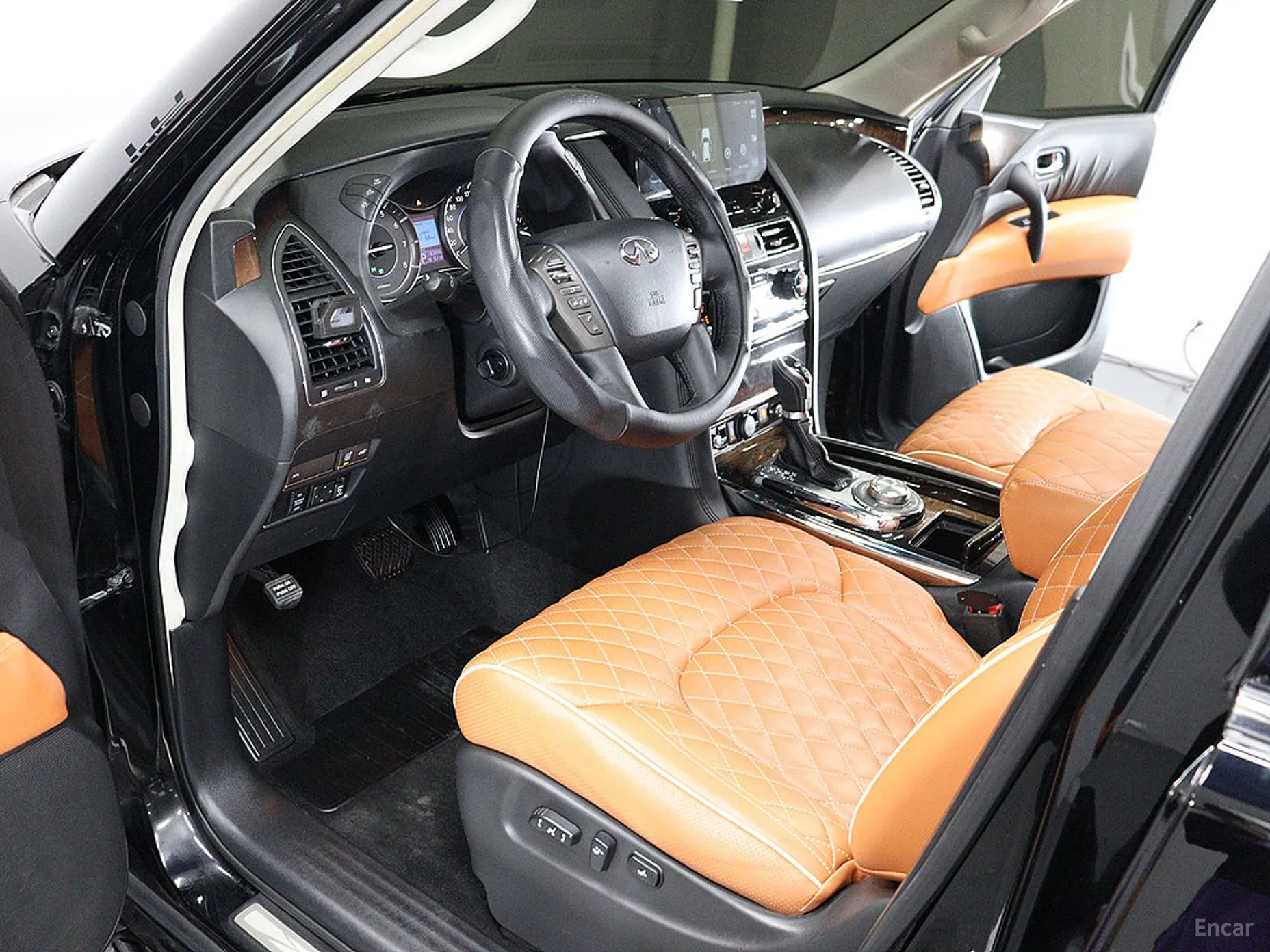 Infiniti QX56 превью 16