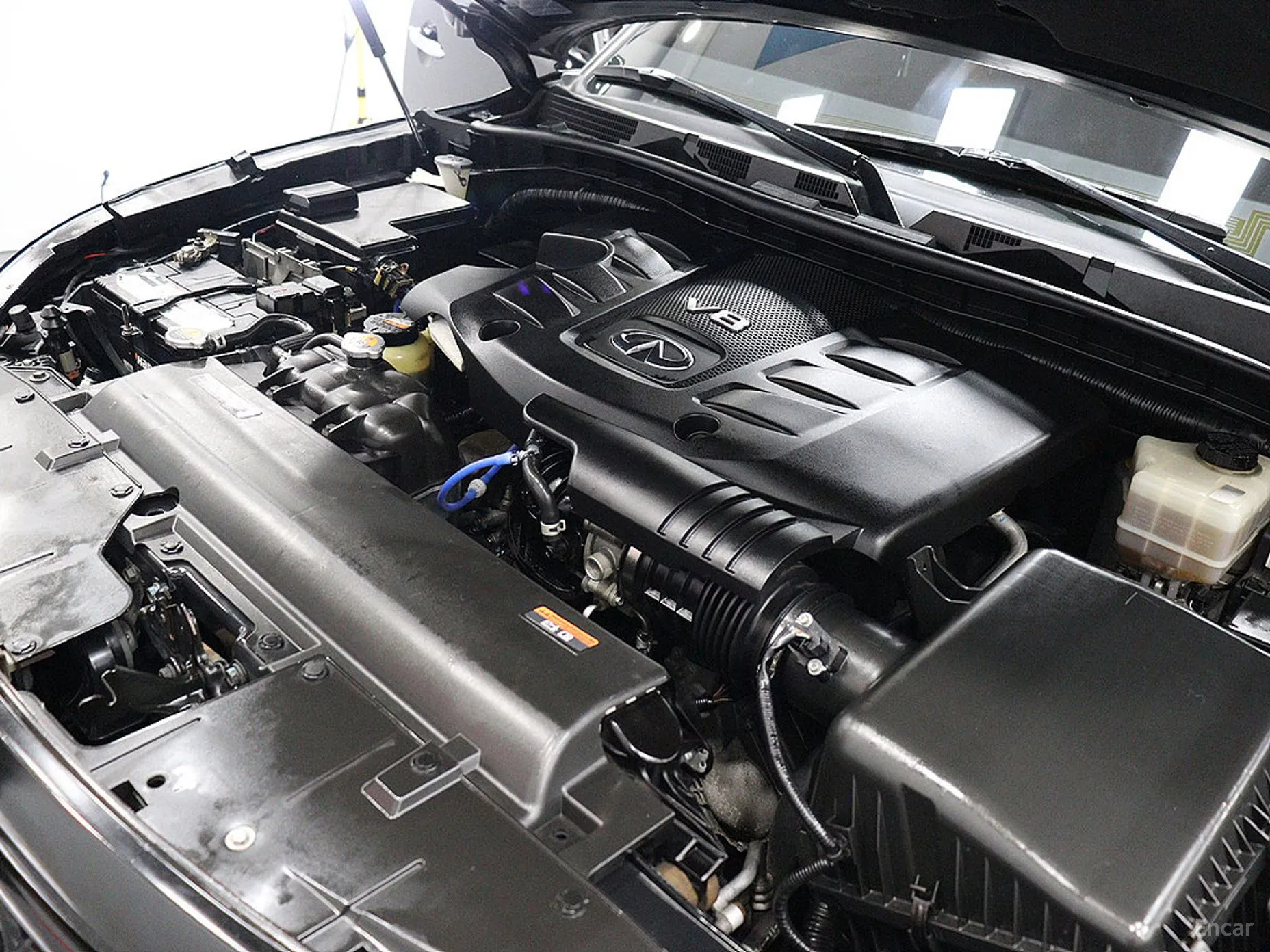 Infiniti QX56 превью 19