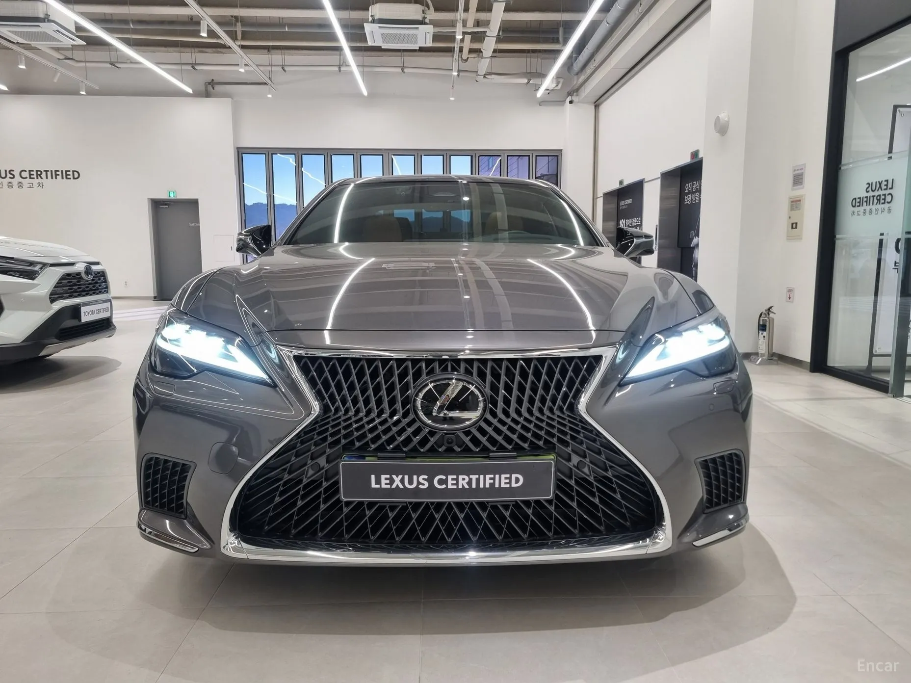 Lexus LS500 5th Generation превью 3