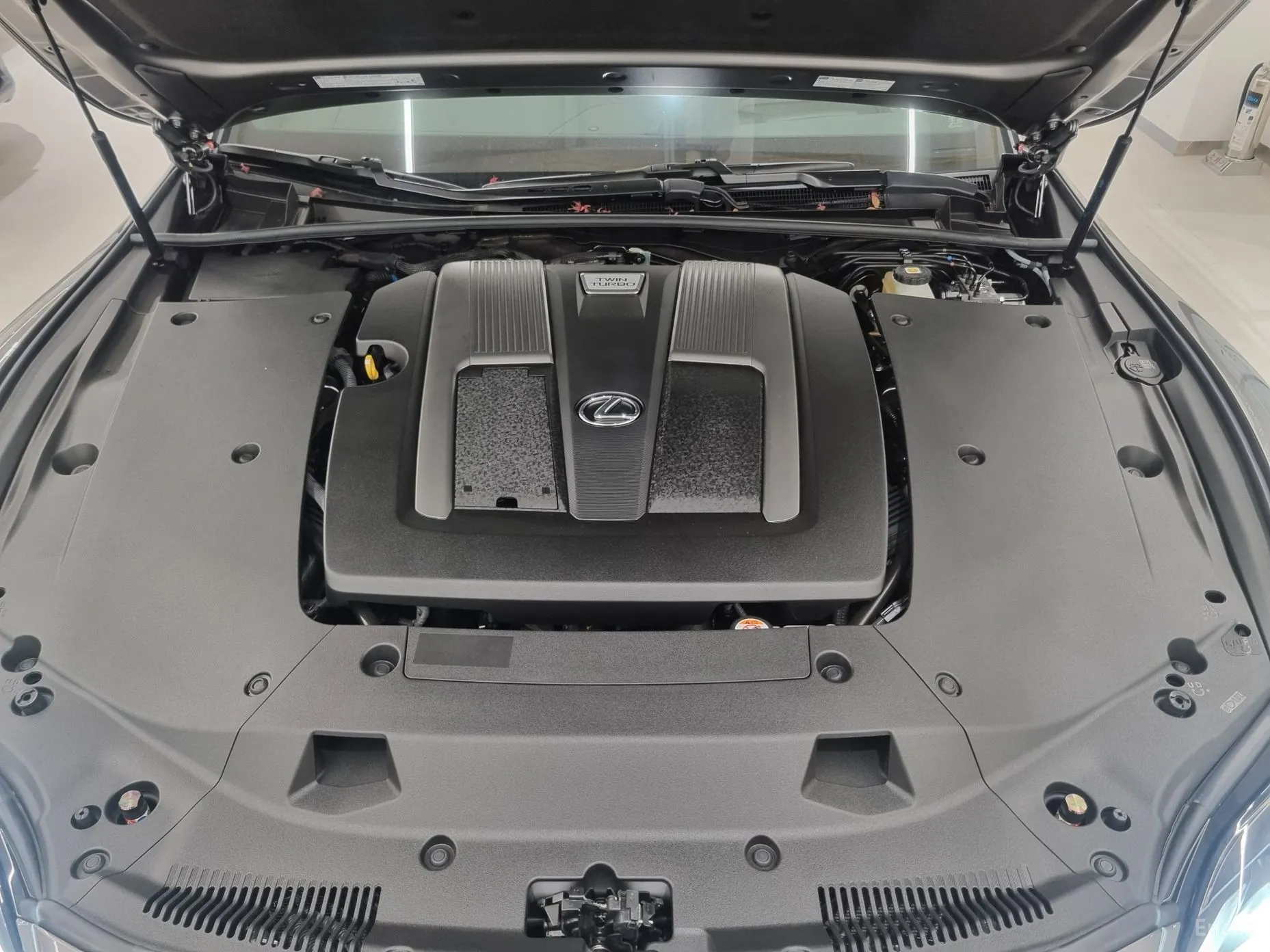 Lexus LS500 5th Generation превью 6
