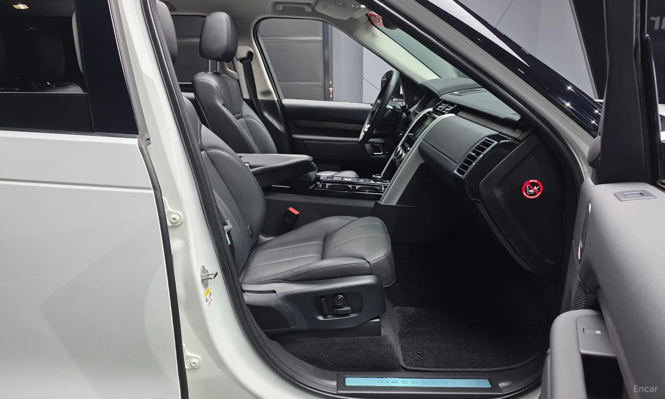 Land Rover Discovery 5 превью 11