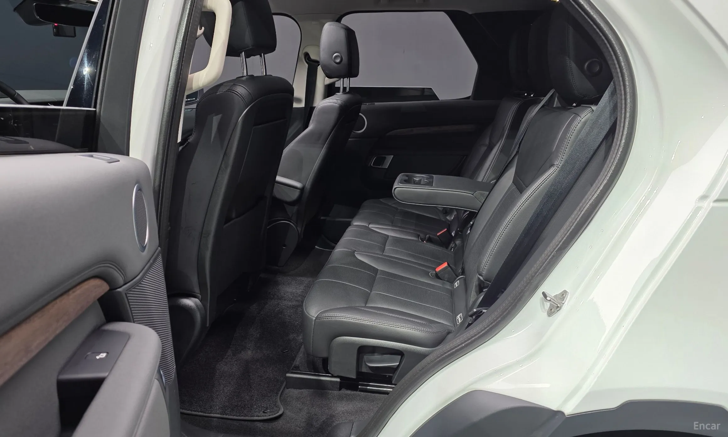 Land Rover Discovery 5 превью 12